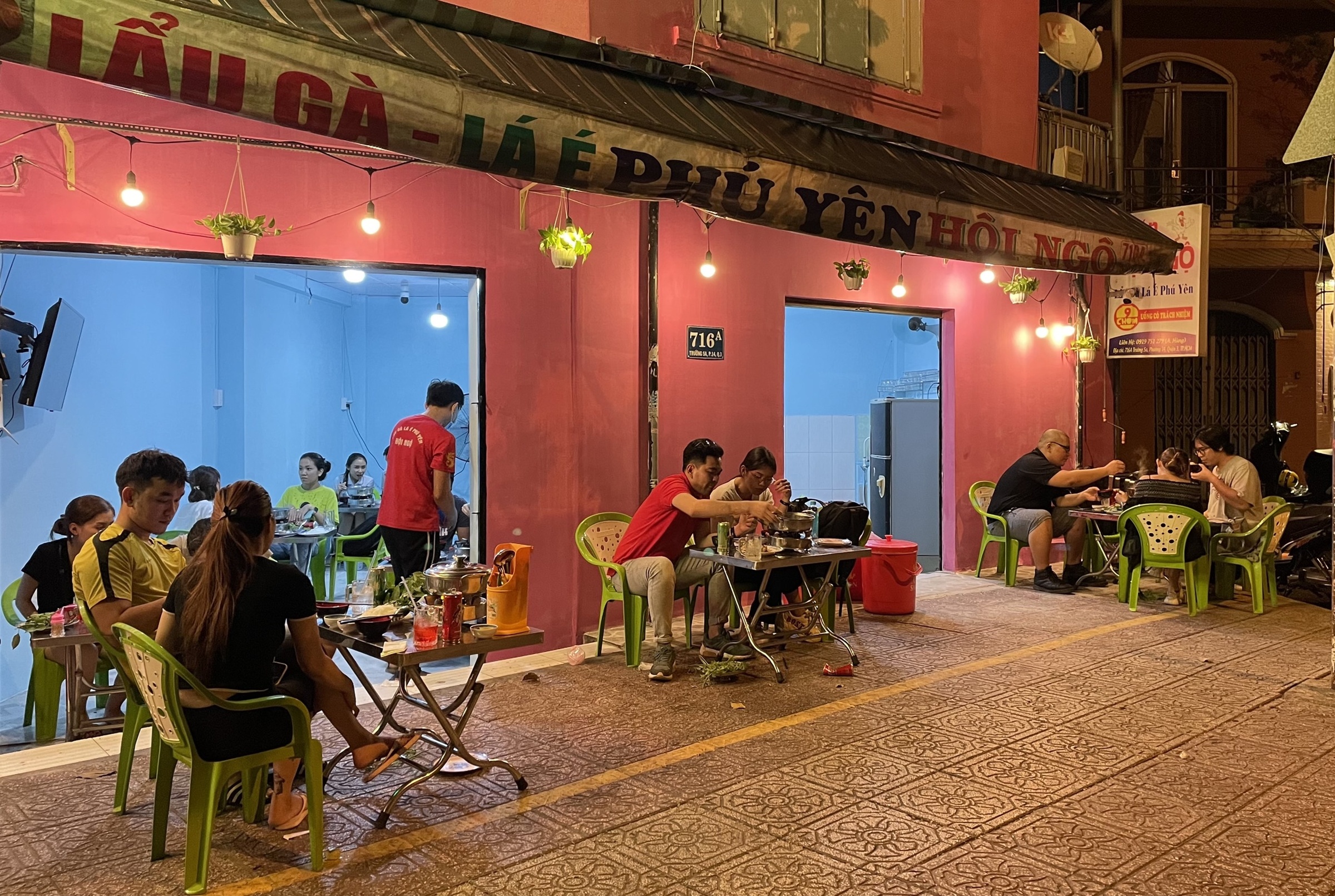 giới trẻ ăn lẩu nướng sau dịch ảnh 3 gioi tre an lau nuong sau dich anh 3