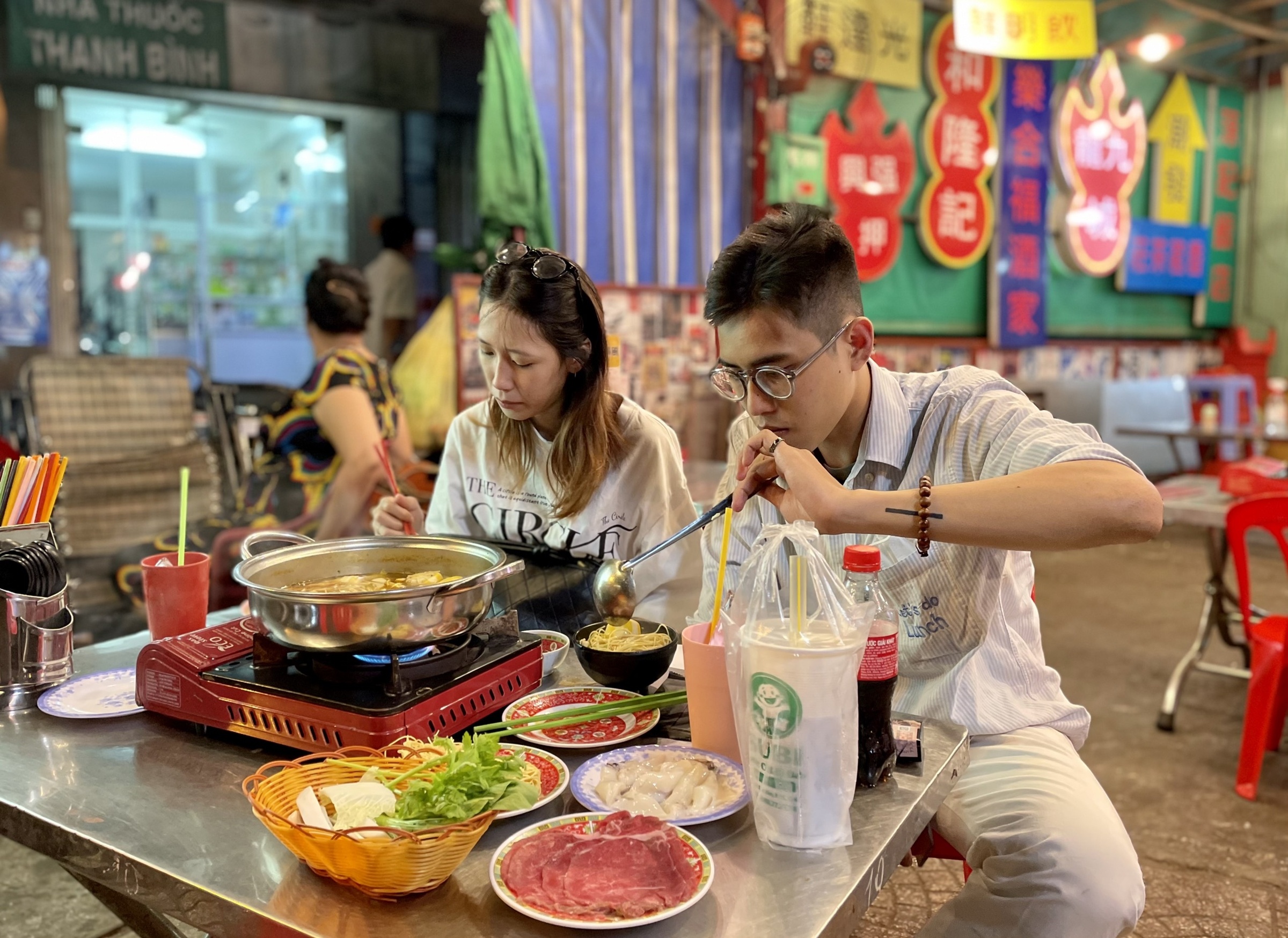 giới trẻ ăn lẩu nướng sau dịch ảnh 2 gioi tre an lau nuong sau dich anh 2