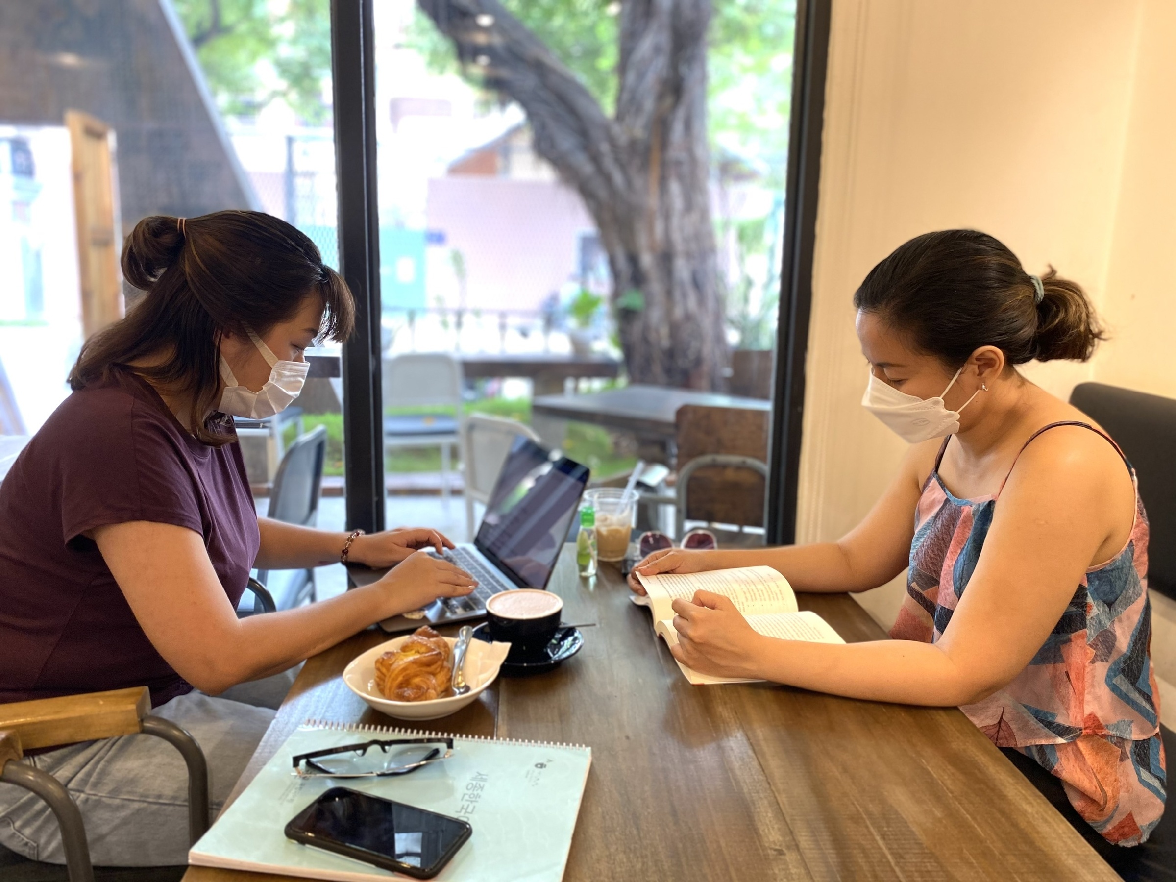 lam viec tai quan ca phe anh 4