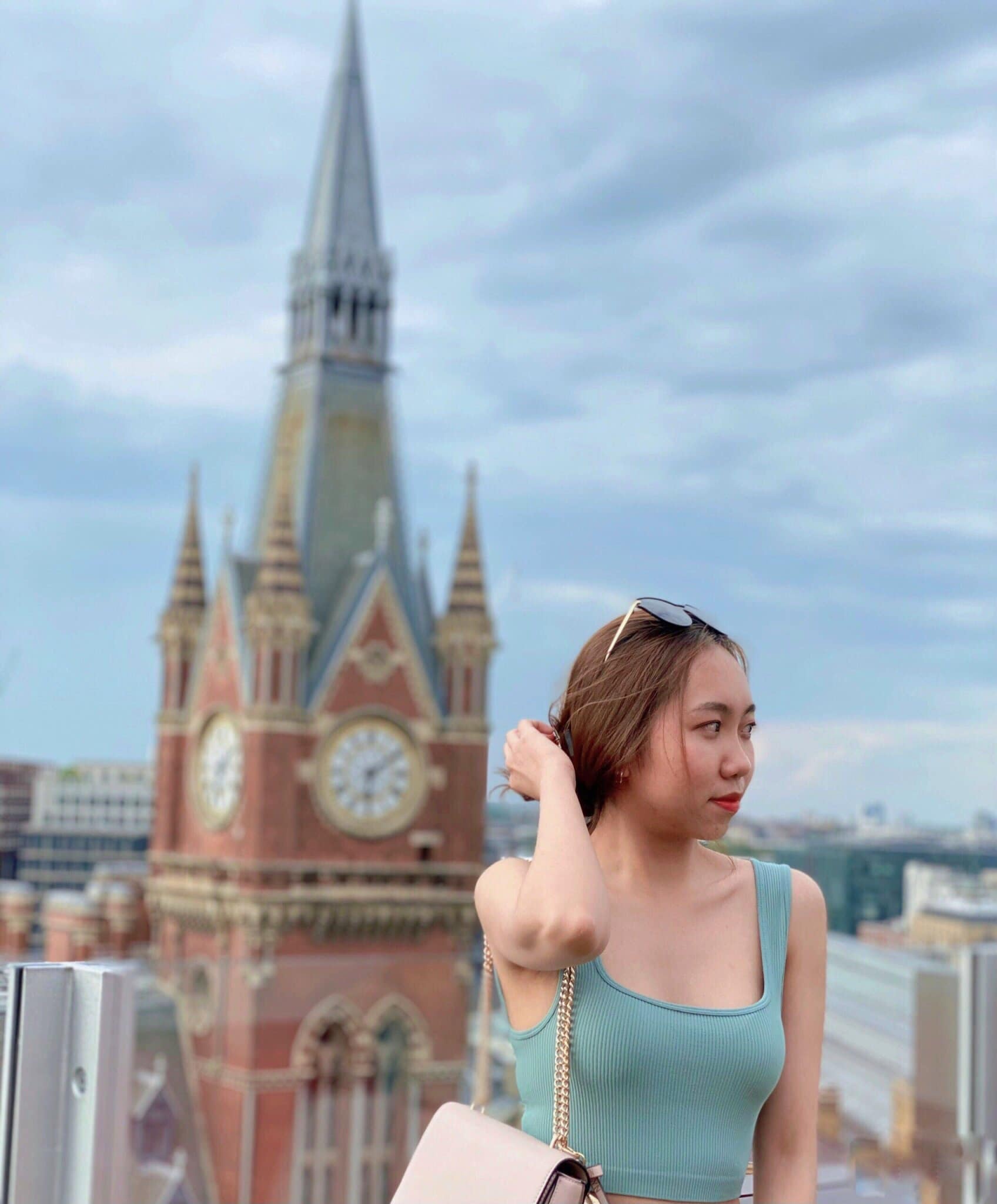 du hoc sinh an tet xa nha anh 2