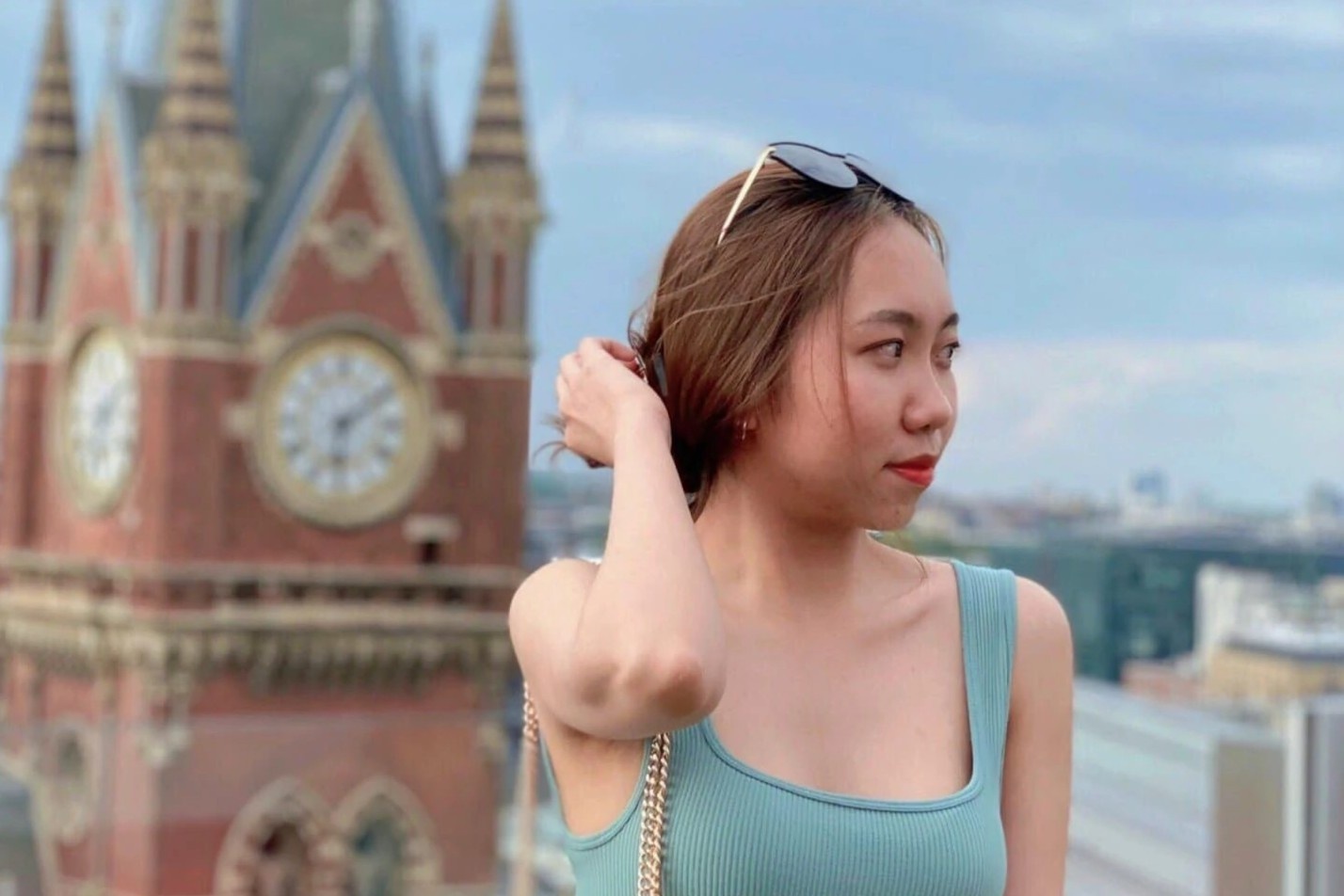 Du hoc sinh Viet khong du tien ve nuoc an Tet hinh anh