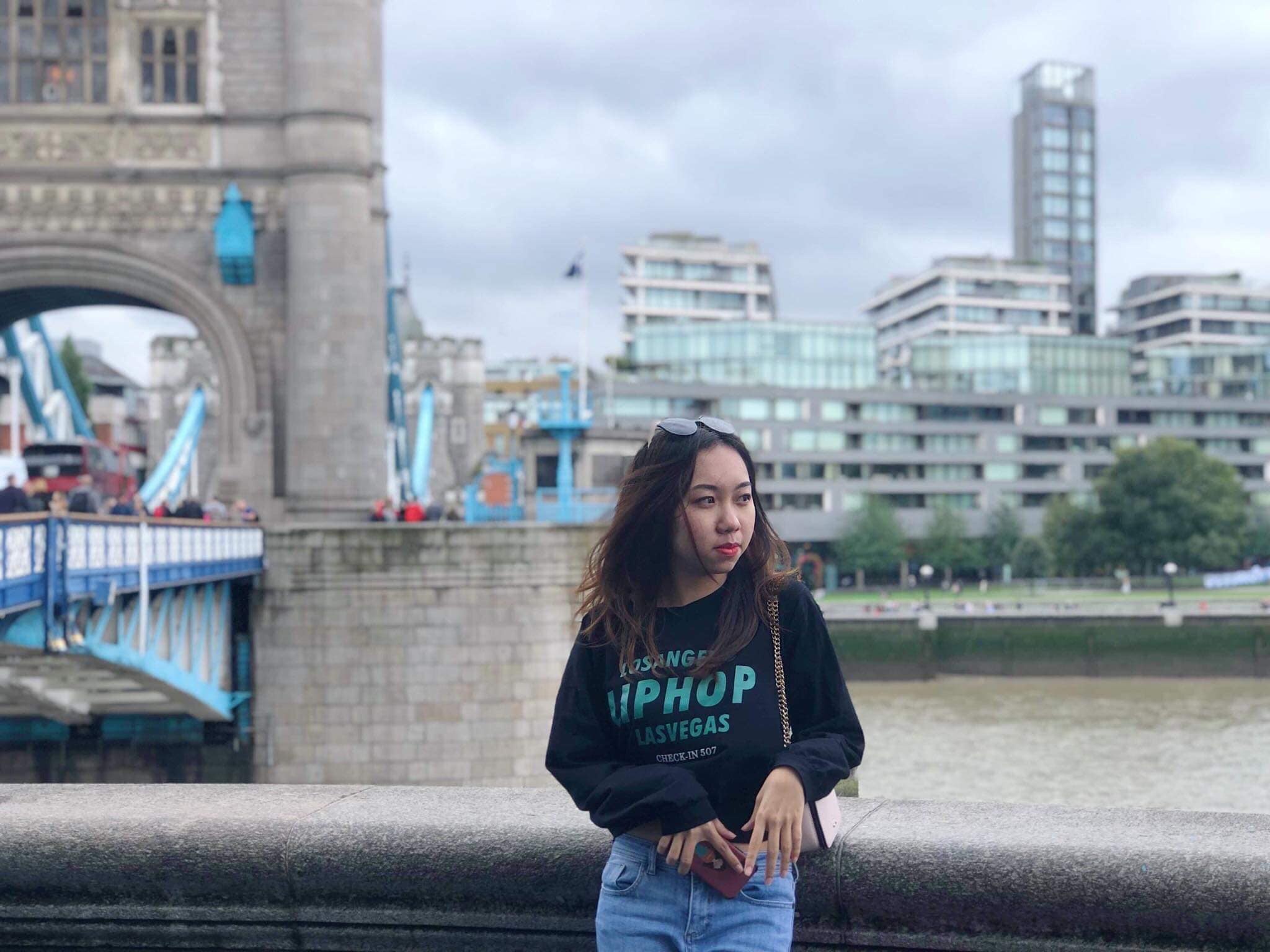 du hoc sinh an tet xa nha anh 1