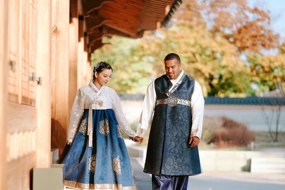 cap vo chong cung di du lich anh 9