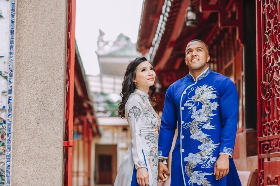 cap vo chong cung di du lich anh 1