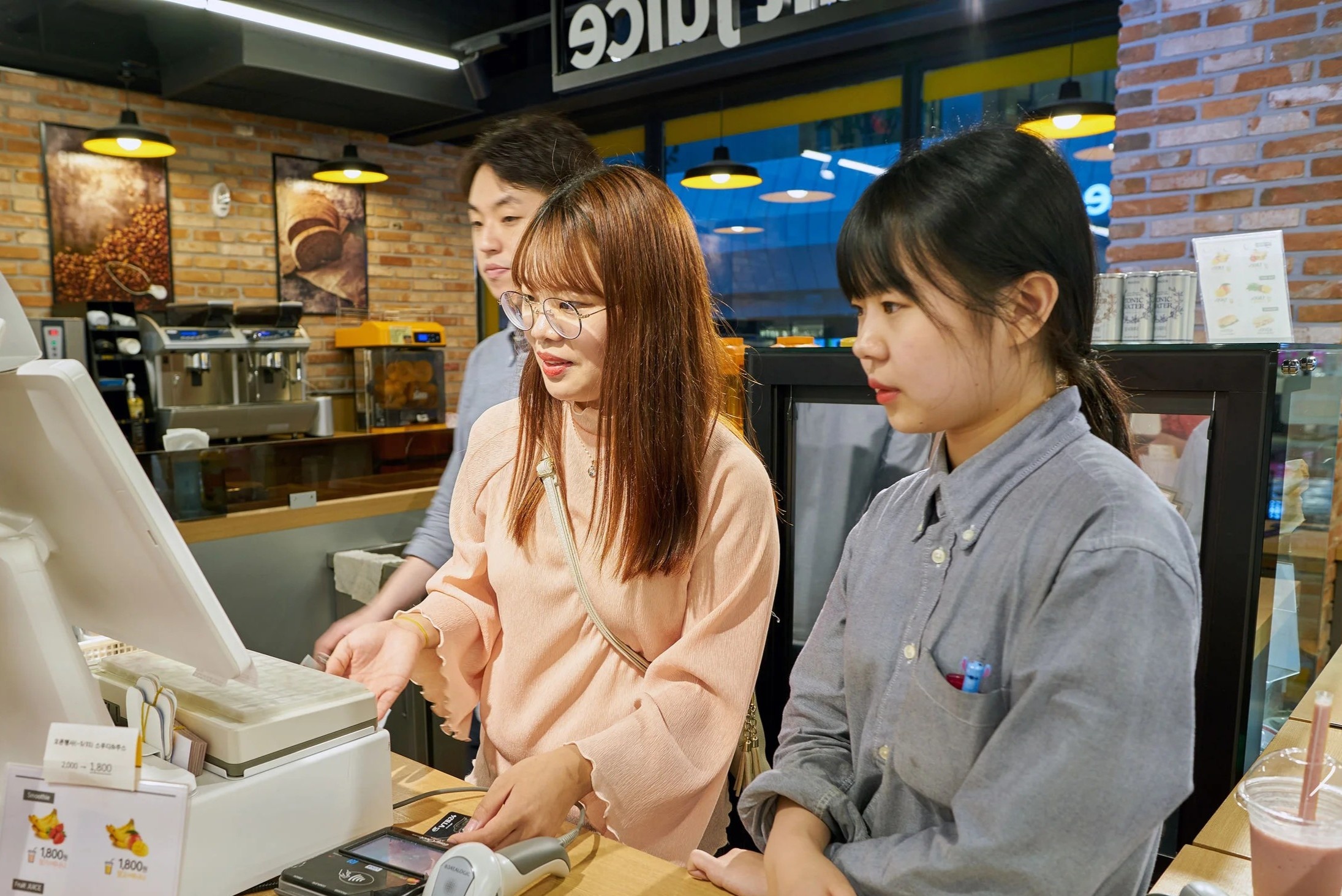 Viec lam chat luong cao 'boc hoi' tai Han Quoc hinh anh