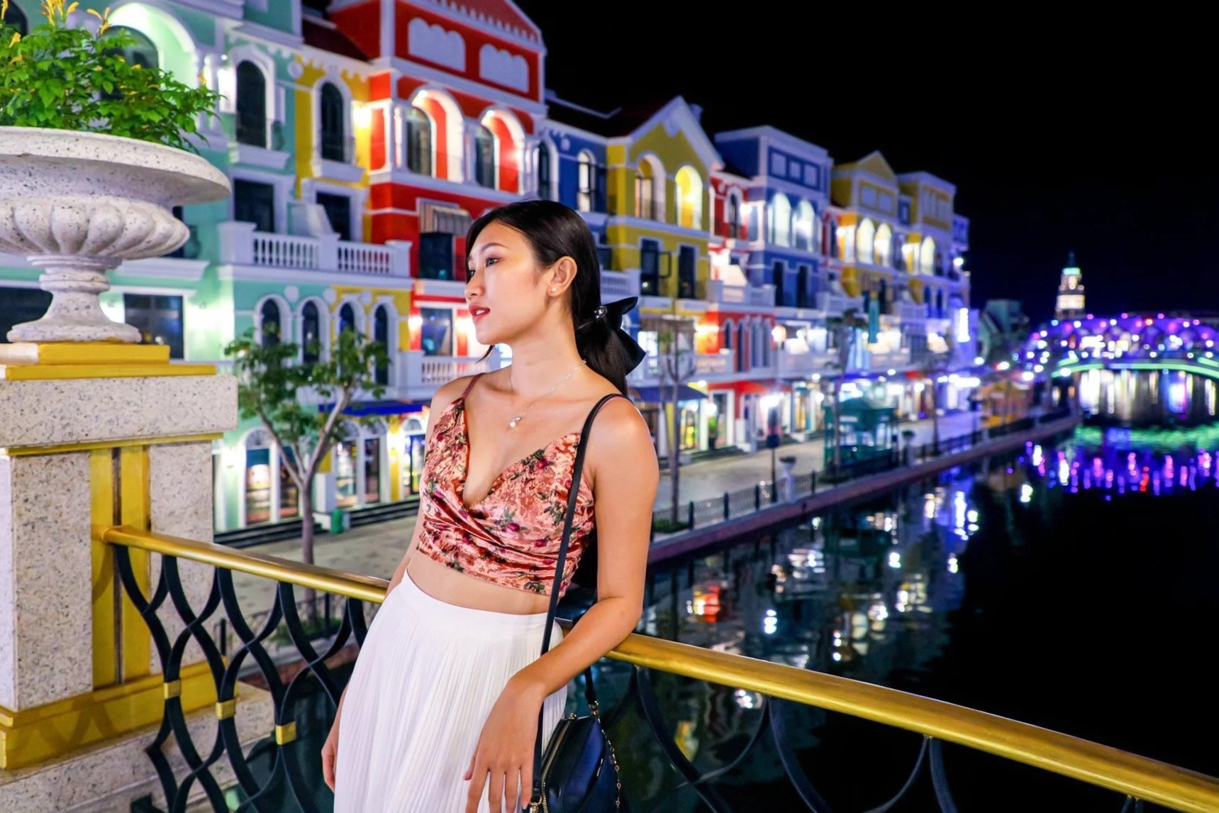 Du lich truoc Tet de tranh dong duc, gia cao hinh anh