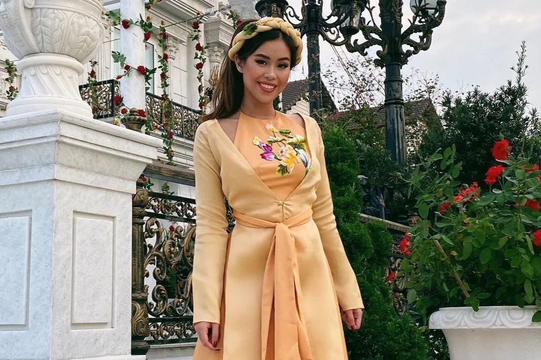 Nguoi tre da quen dien ao dai trong Tet hinh anh