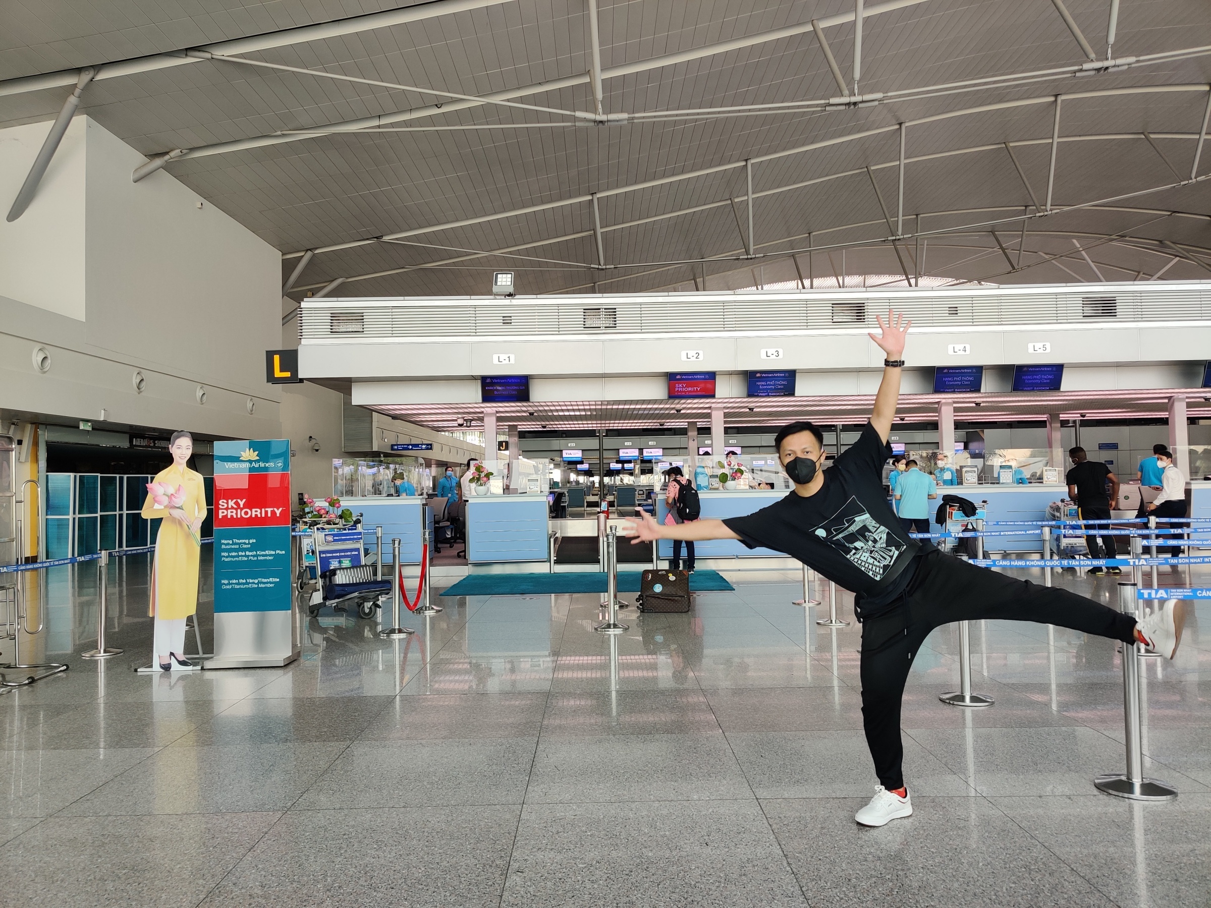 Chang trai di 3 nuoc chau Phi trong dich anh 3