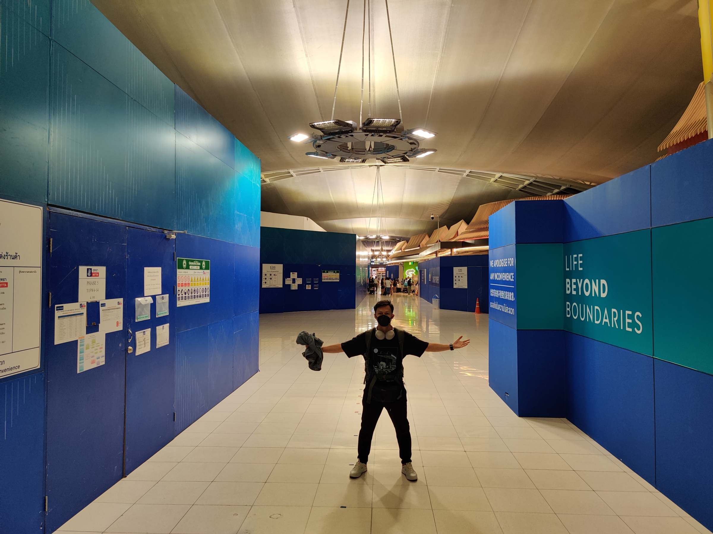 Chang trai di 3 nuoc chau Phi trong dich anh 4