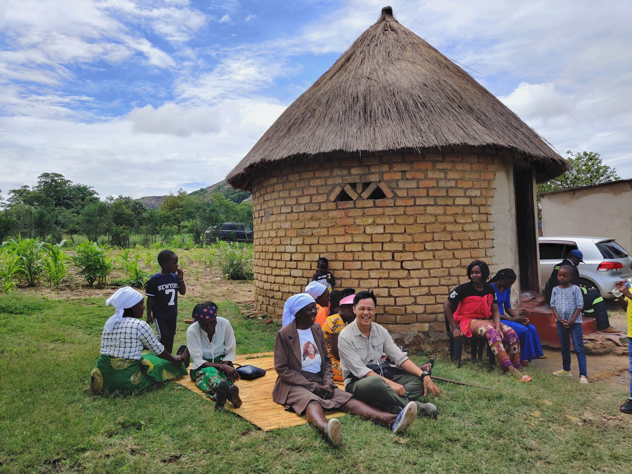 Chang trai di 3 nuoc chau Phi trong dich anh 11