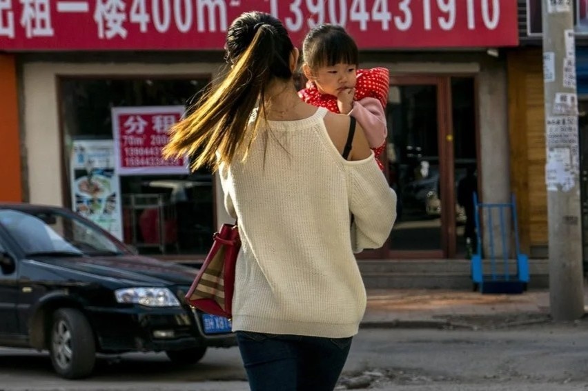 De xuat phu nu doc than sinh con de tang dan so tai Trung Quoc hinh anh