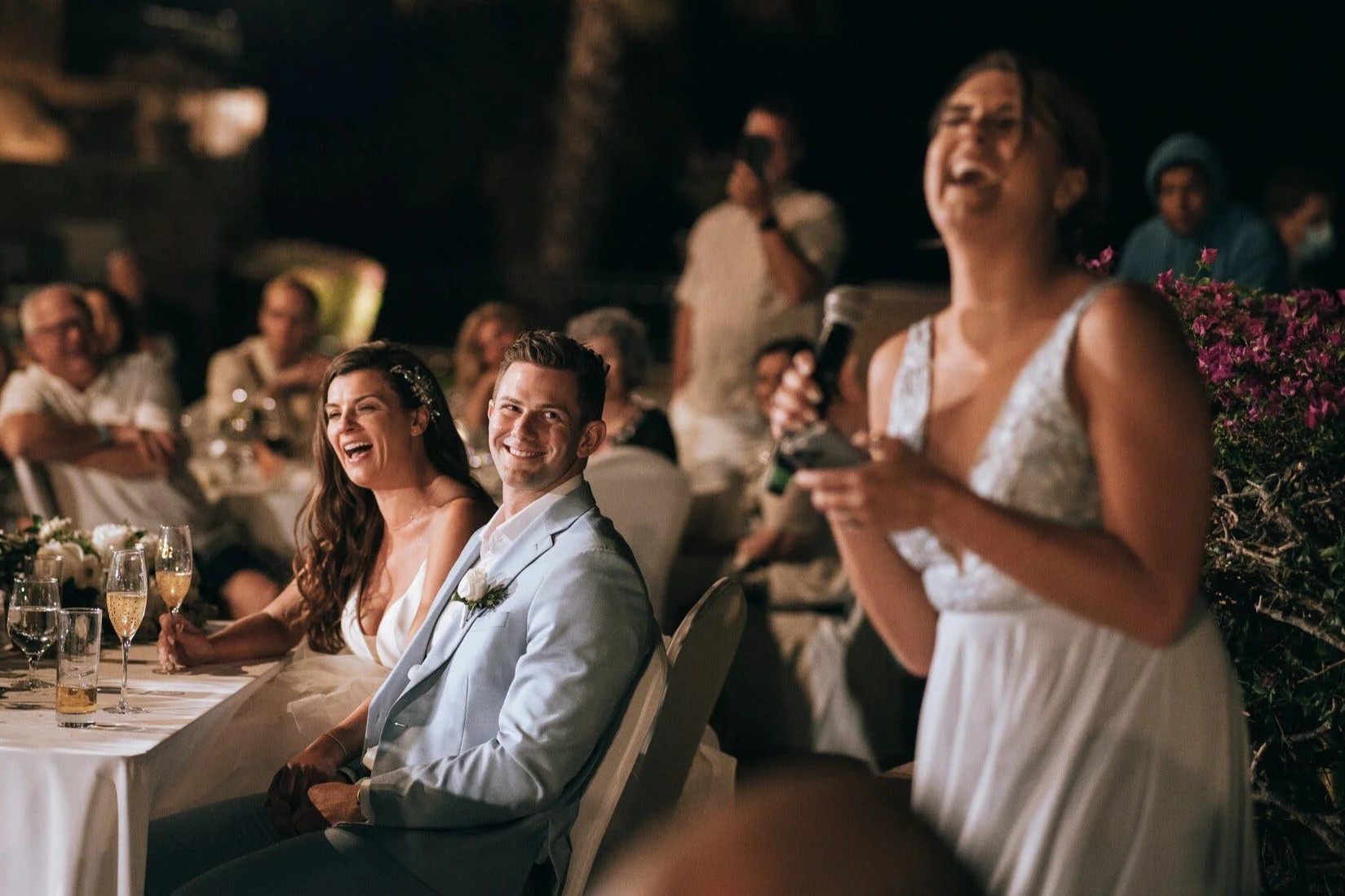 Nguoi My cuoi nhau 2, 3 lan sau dich hinh anh