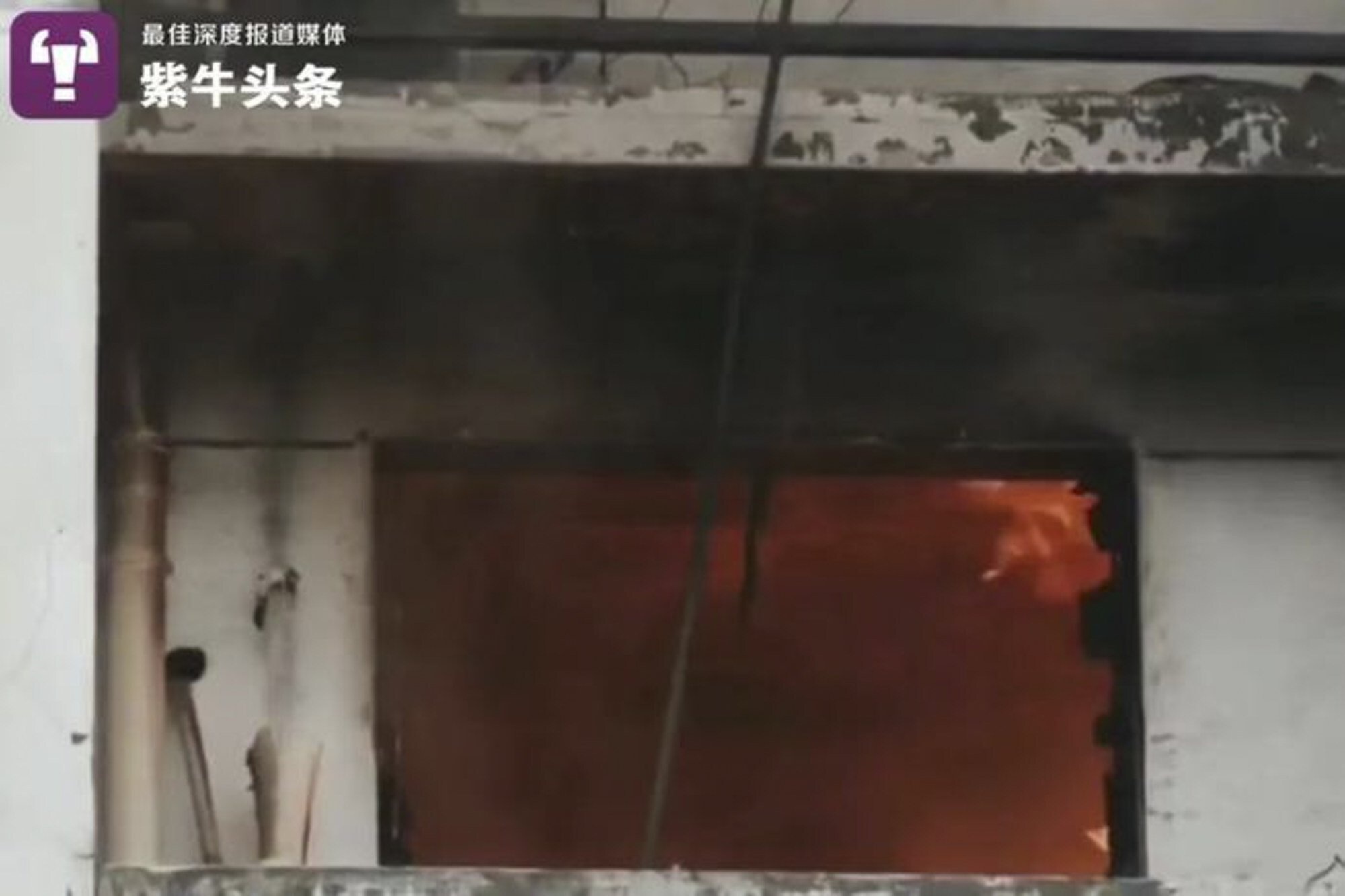 chong giu vo ben ngoai can ho bi chay anh 3