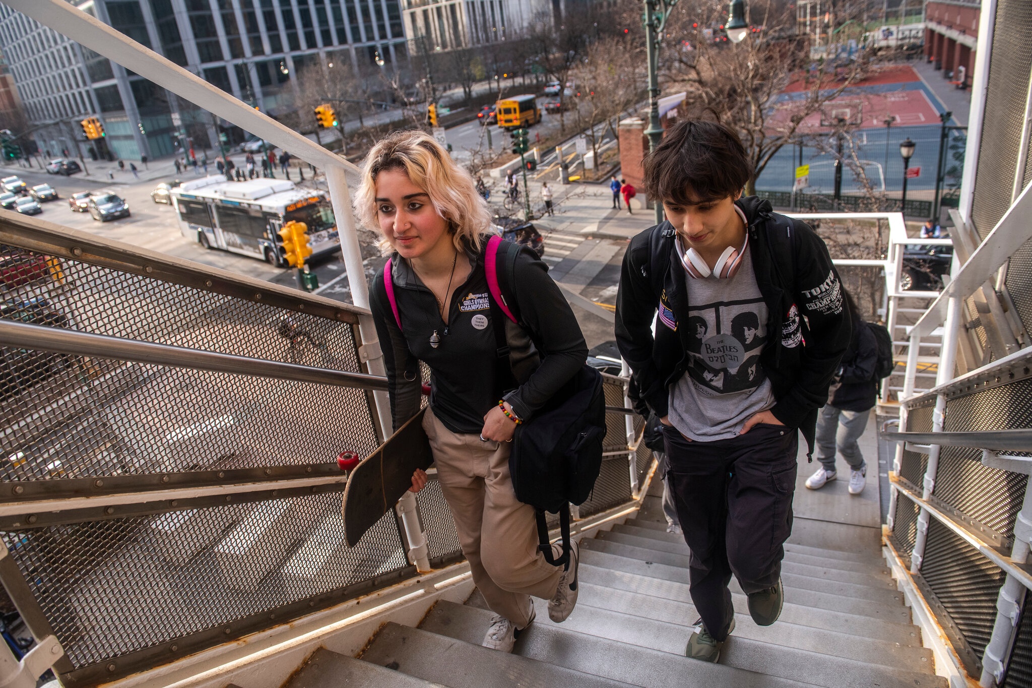 bi danh gia ngoai hinh anh 1