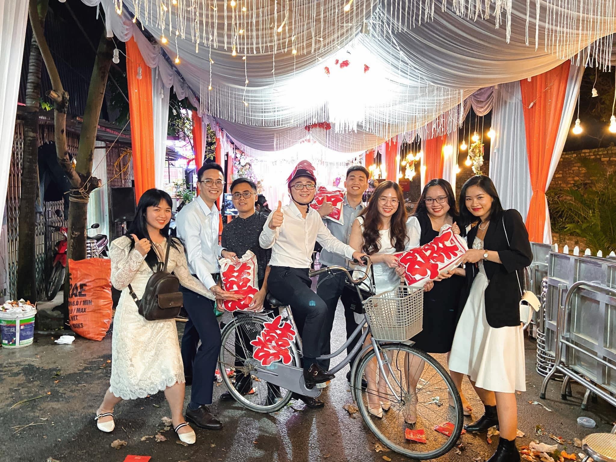 cô dâu được tặng 10 lít xăng ảnh 9 co dau duoc tang 10 lit xang anh 9