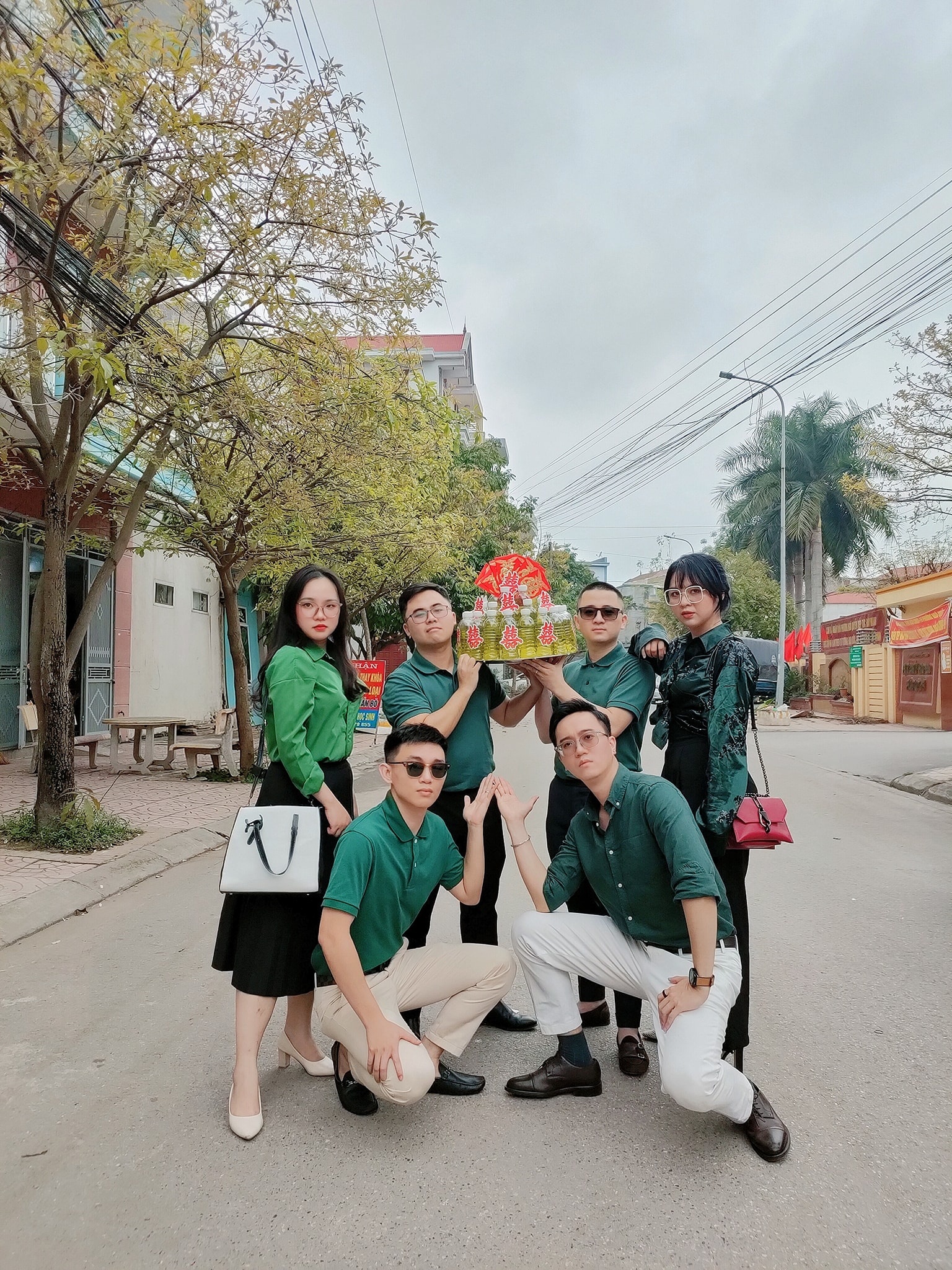 cô dâu được tặng 10 lít xăng ảnh 1 co dau duoc tang 10 lit xang anh 1