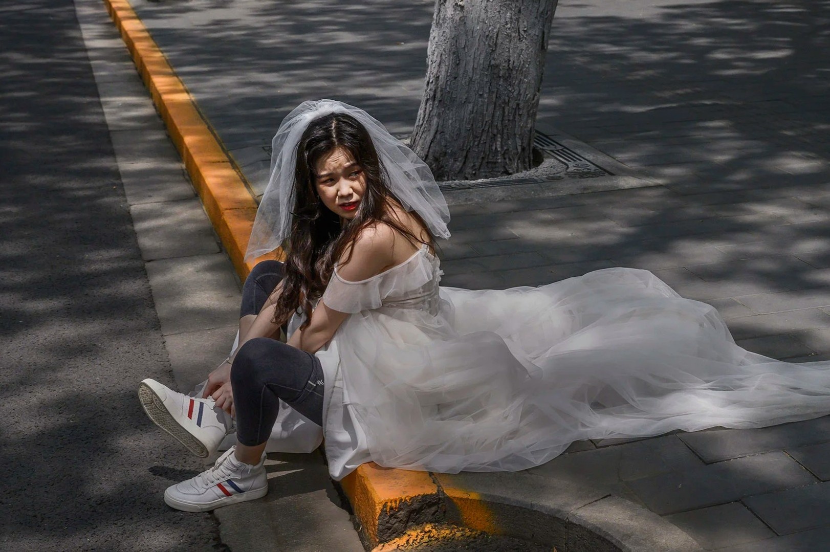 Ly hon giam tai Trung Quoc, ket hon cung vay hinh anh