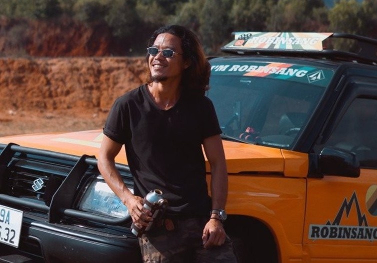 Chang trai 'bo pho', mot minh lai xe kham pha nhieu tinh thanh hinh anh