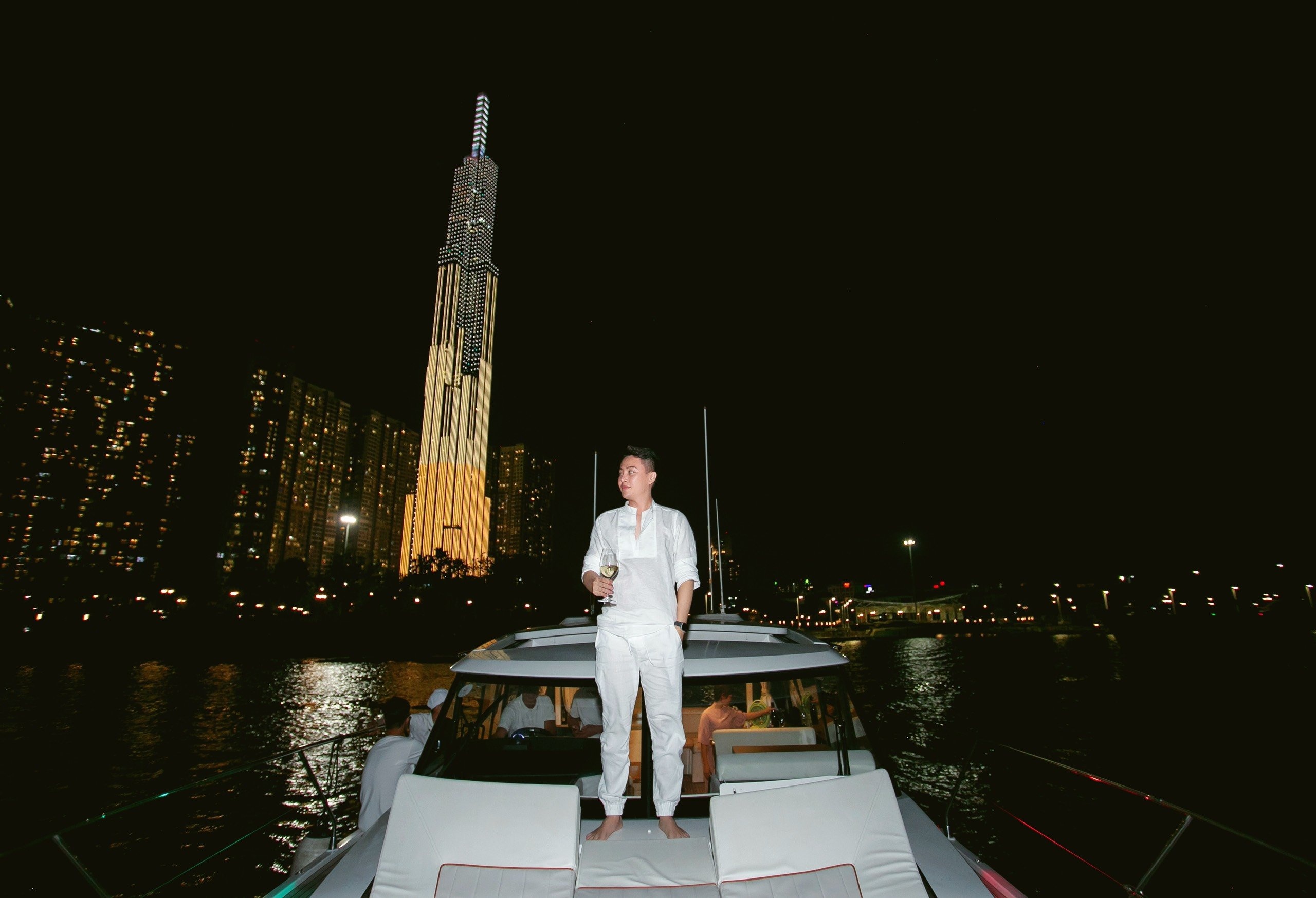 trao luu thue du thuyen anh 9