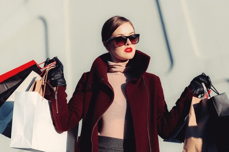 Gia tao tren mang de giau ngheo hinh anh