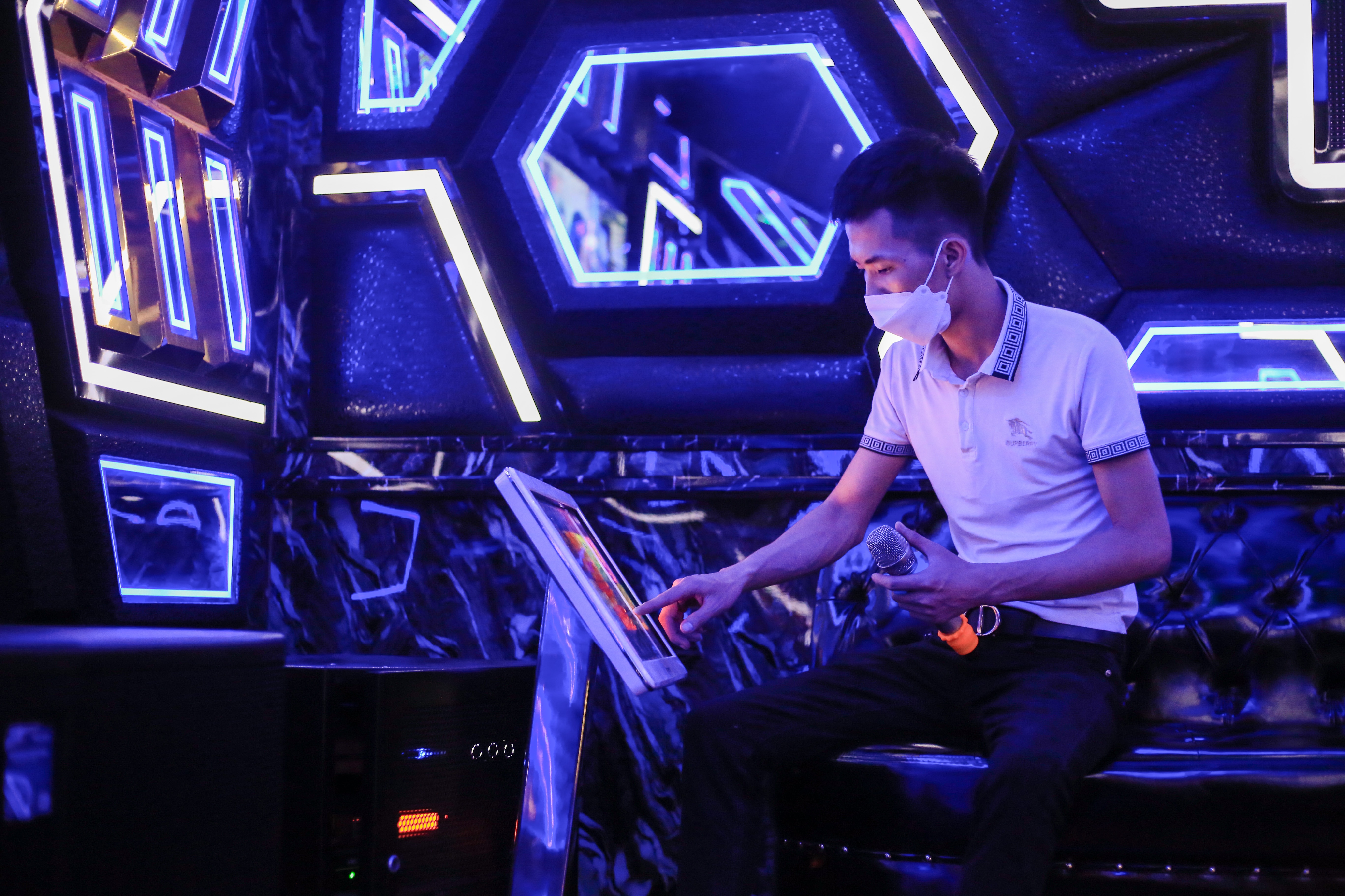 karaoke Ha Noi mo lai anh 4