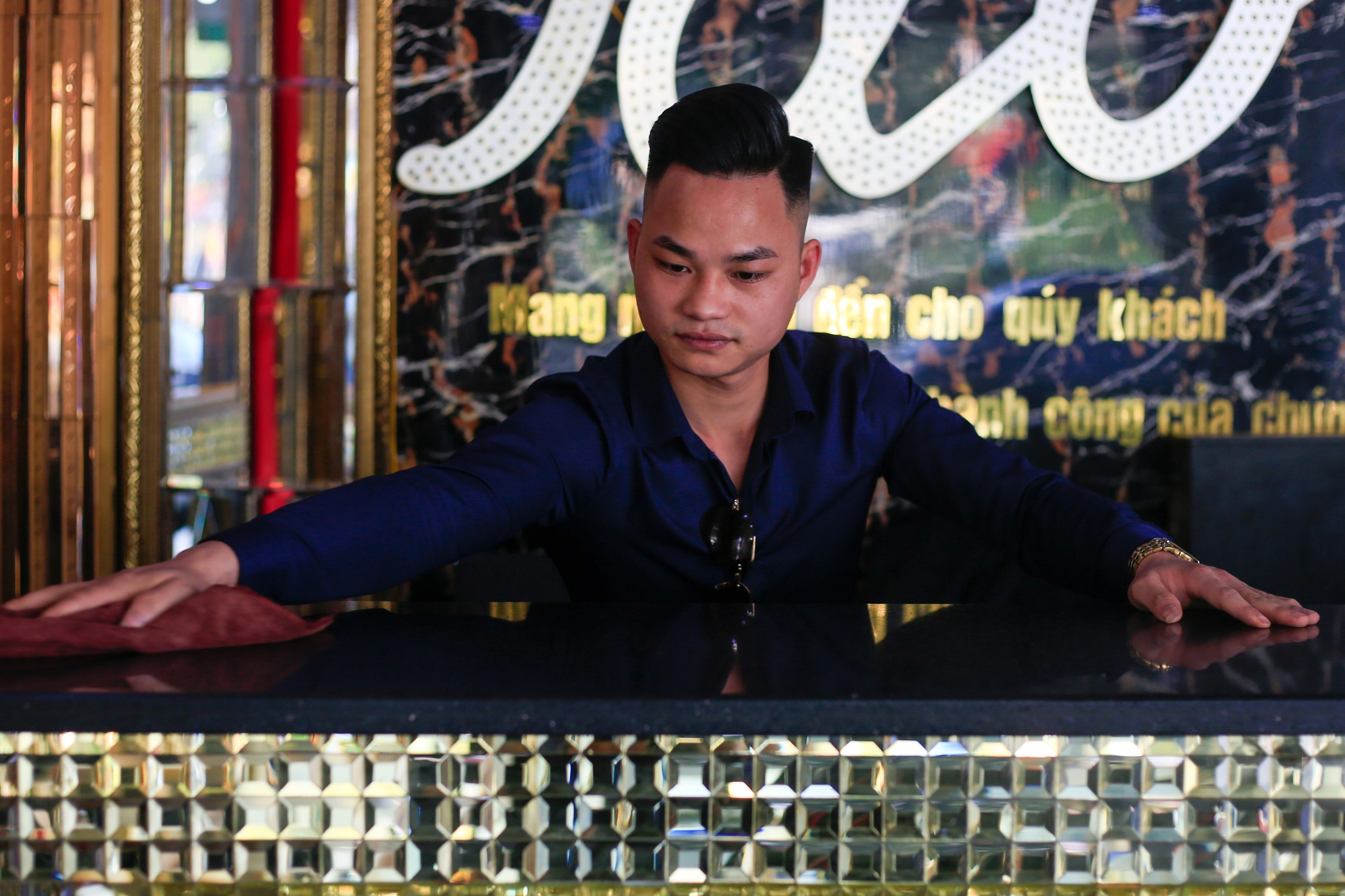 Quan karaoke xuong cap khi phai dong cua mot nam hinh anh