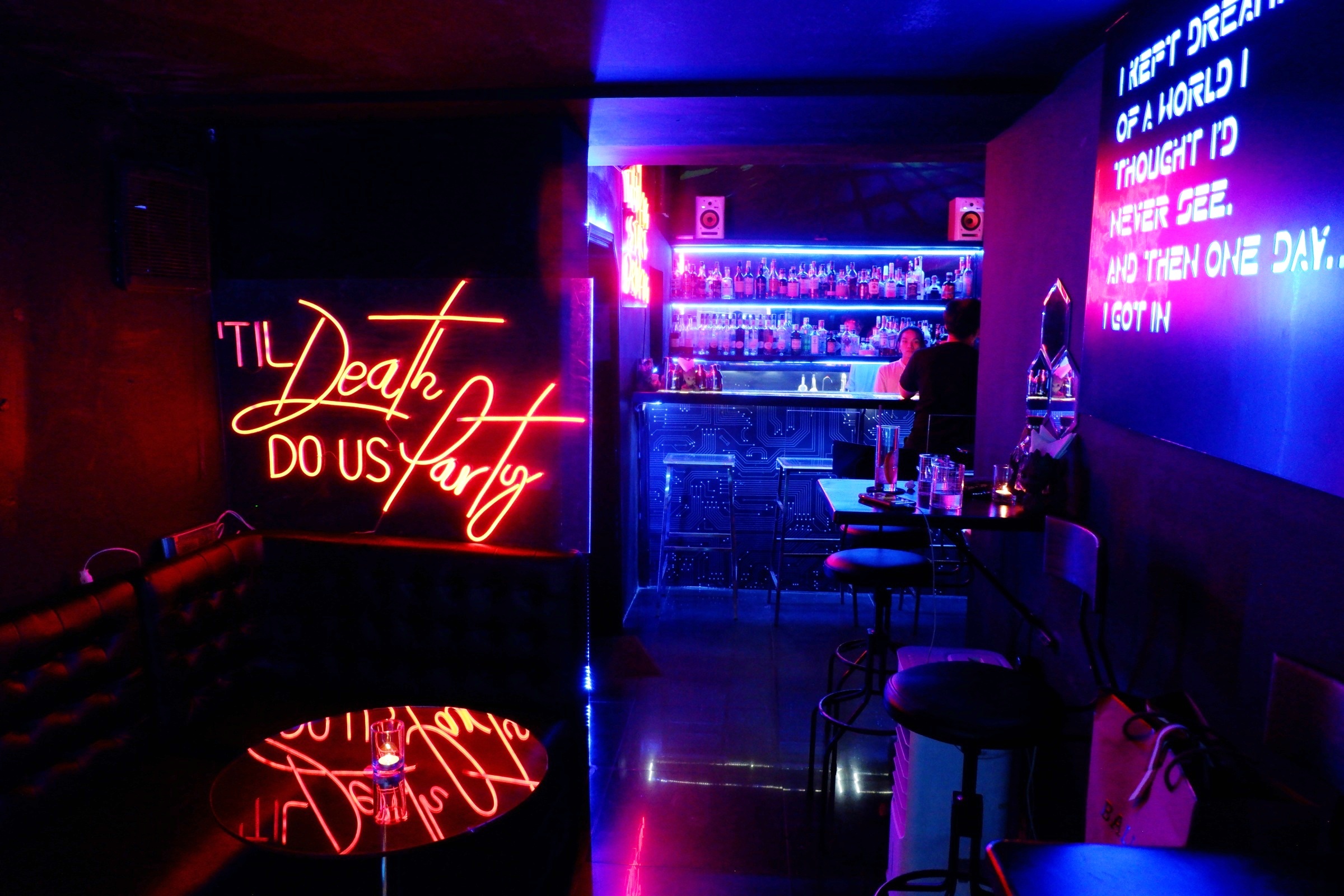 quan bar Ha Noi mo cua anh 2