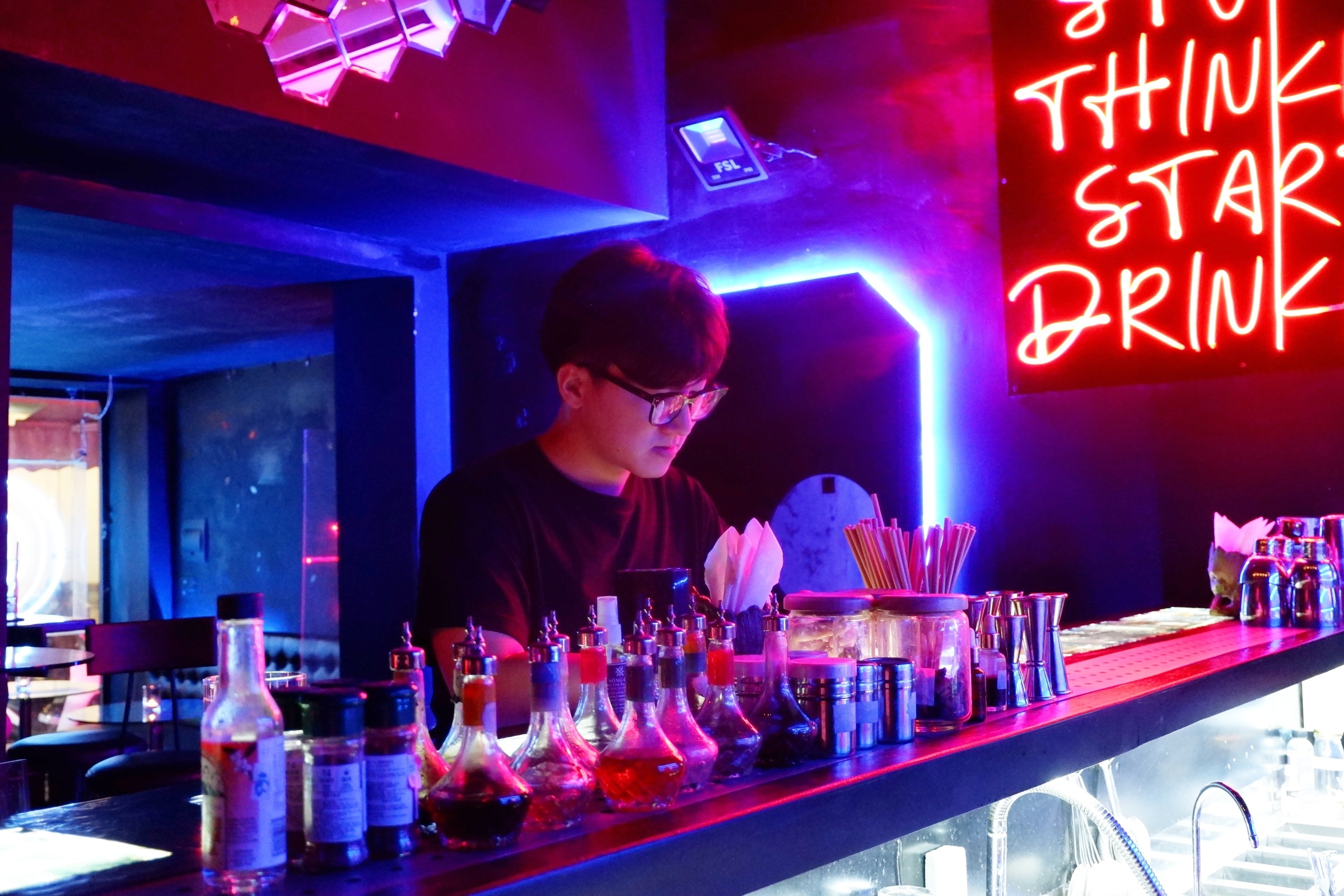 quan bar Ha Noi mo cua anh 6