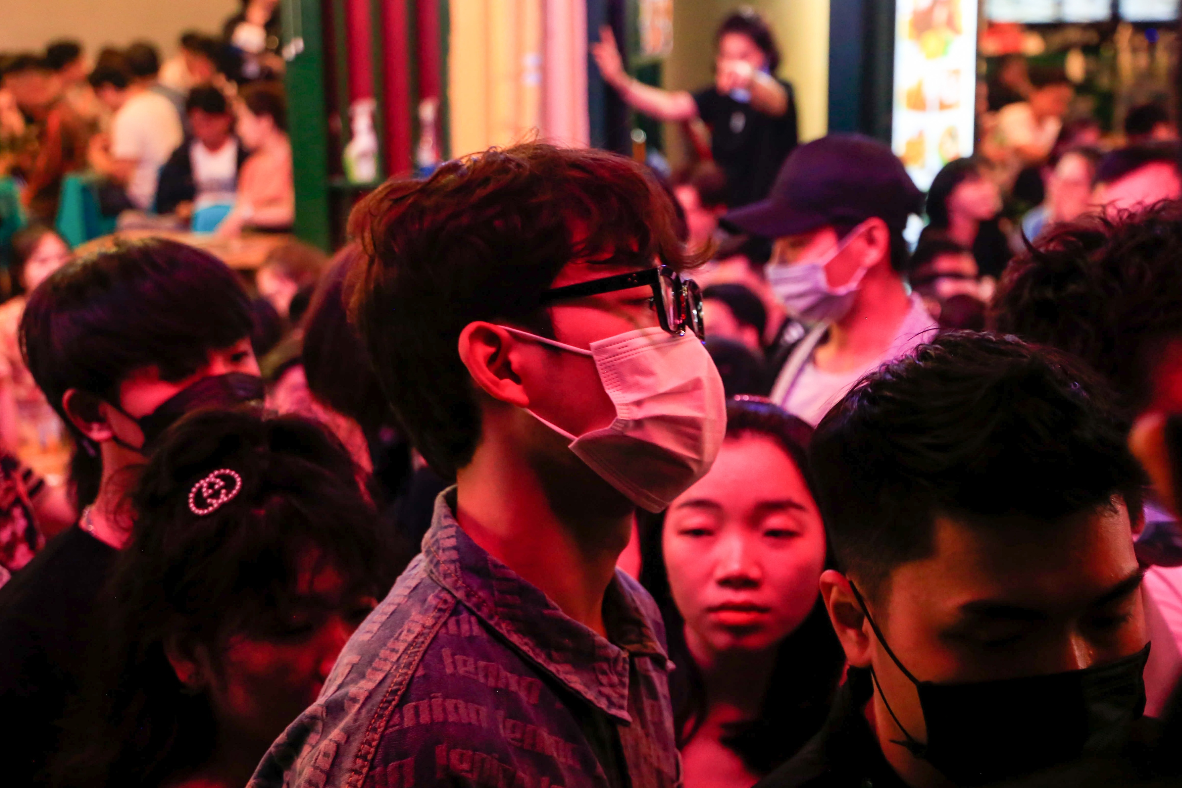 gioi tre di bar anh 2