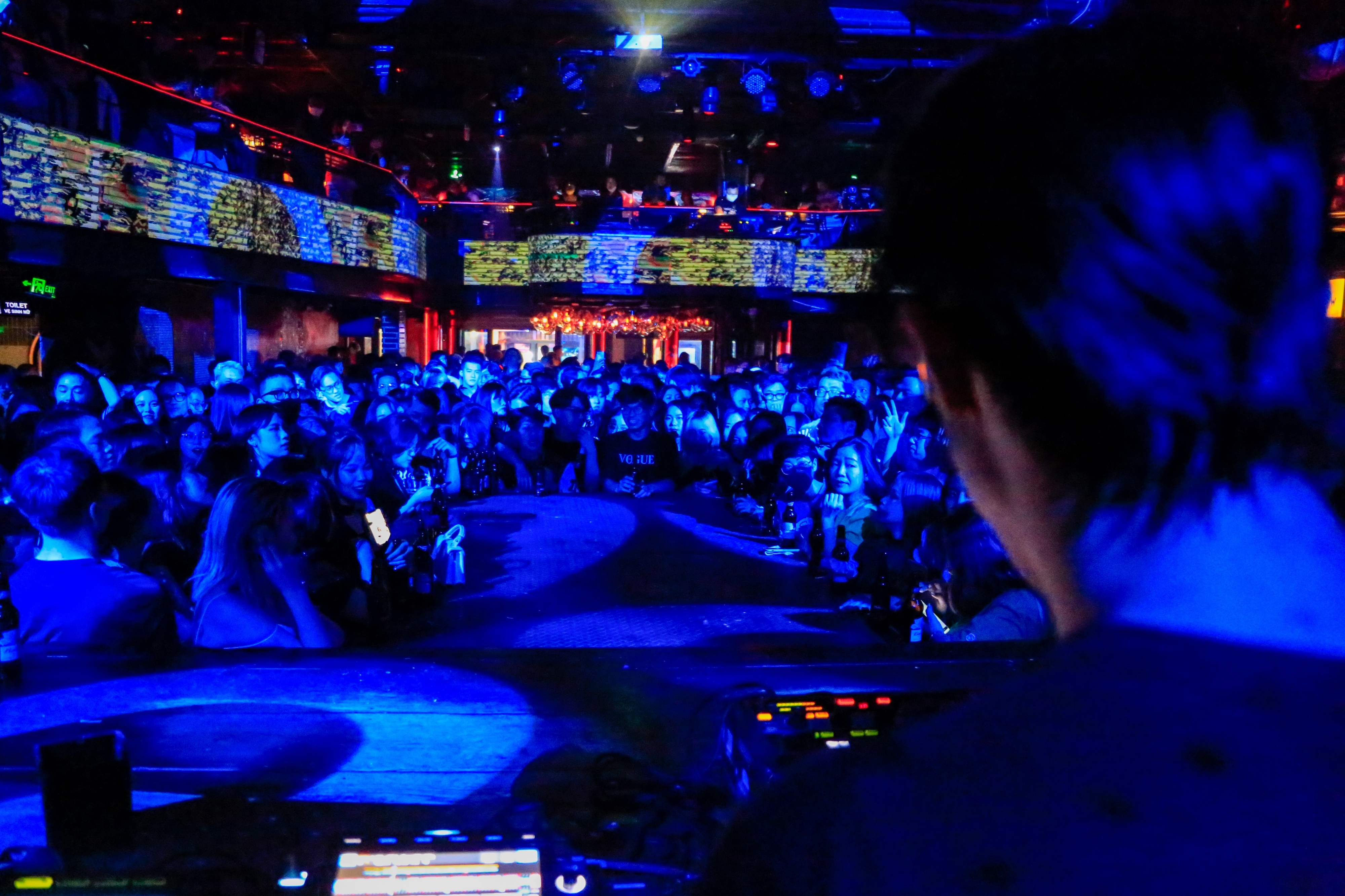 gioi tre di bar anh 3