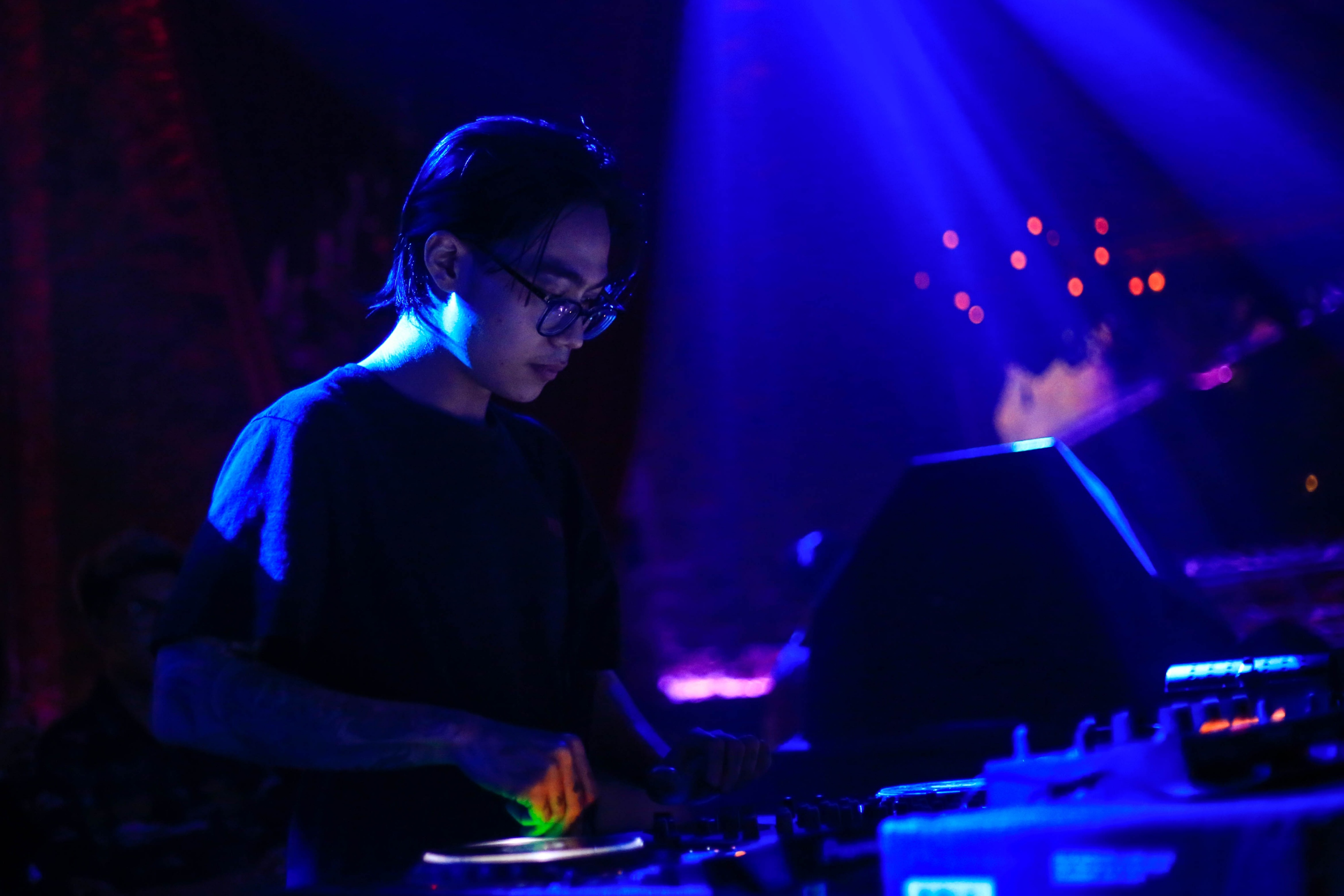 gioi tre di bar anh 4