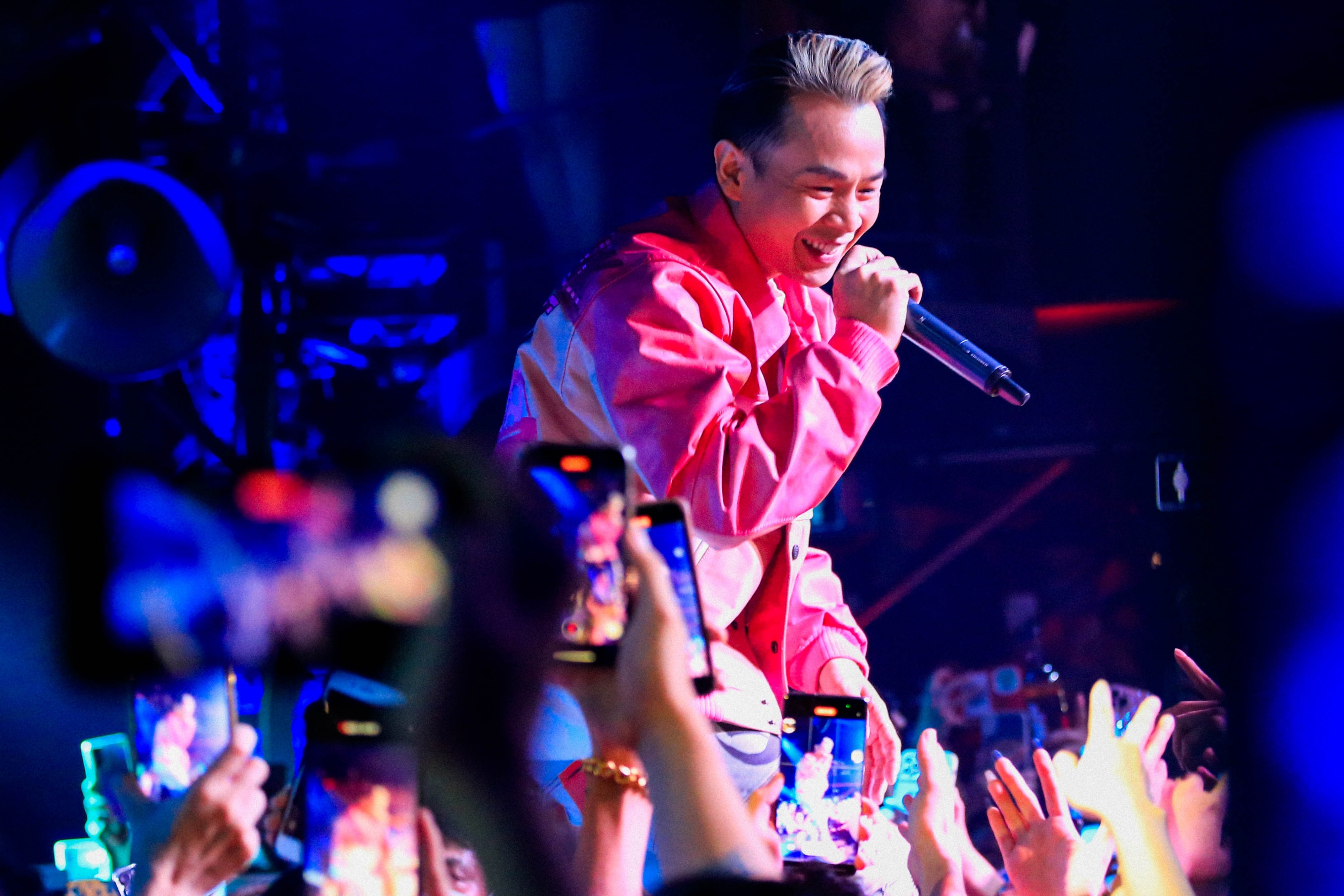 gioi tre di bar anh 8