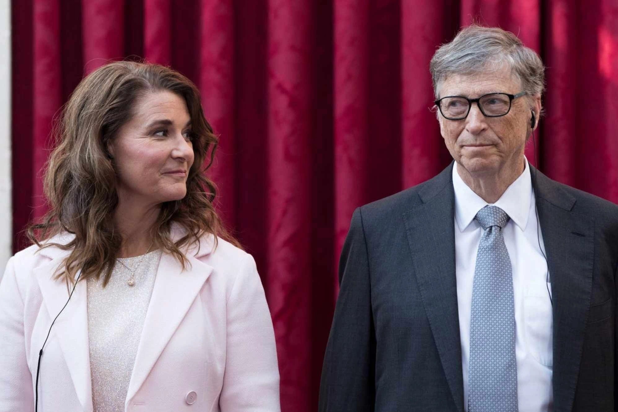 Ty phu Bill Gates danh loi khen cho vo cu hinh anh