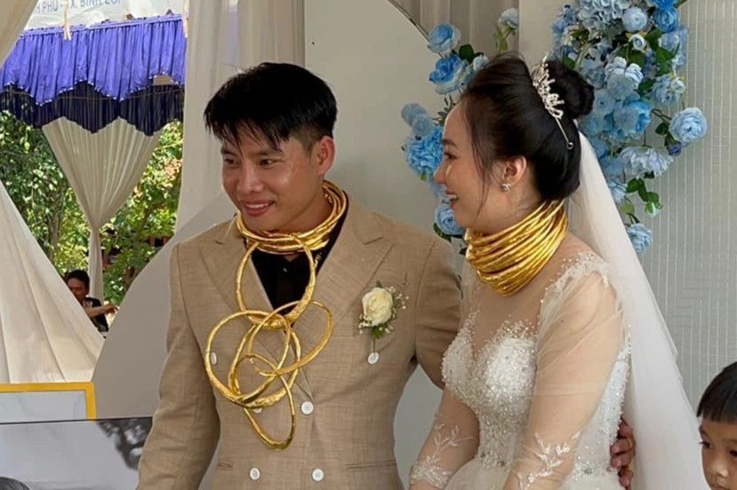 Chu re ha duong huyet khi dang nhan vang trong ngay cuoi hinh anh