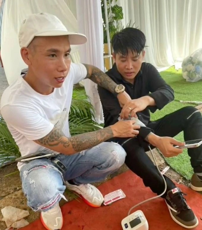 chú rể hạ đường huyết trong đám cưới ảnh 2 chu re ha duong huyet trong dam cuoi anh 2