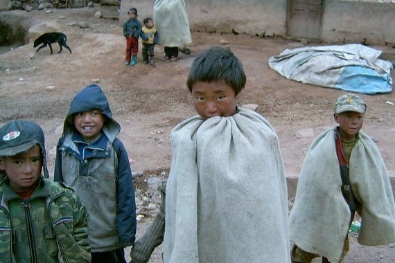 Lua lay quan ao thien nguyen o Trung Quoc hinh anh