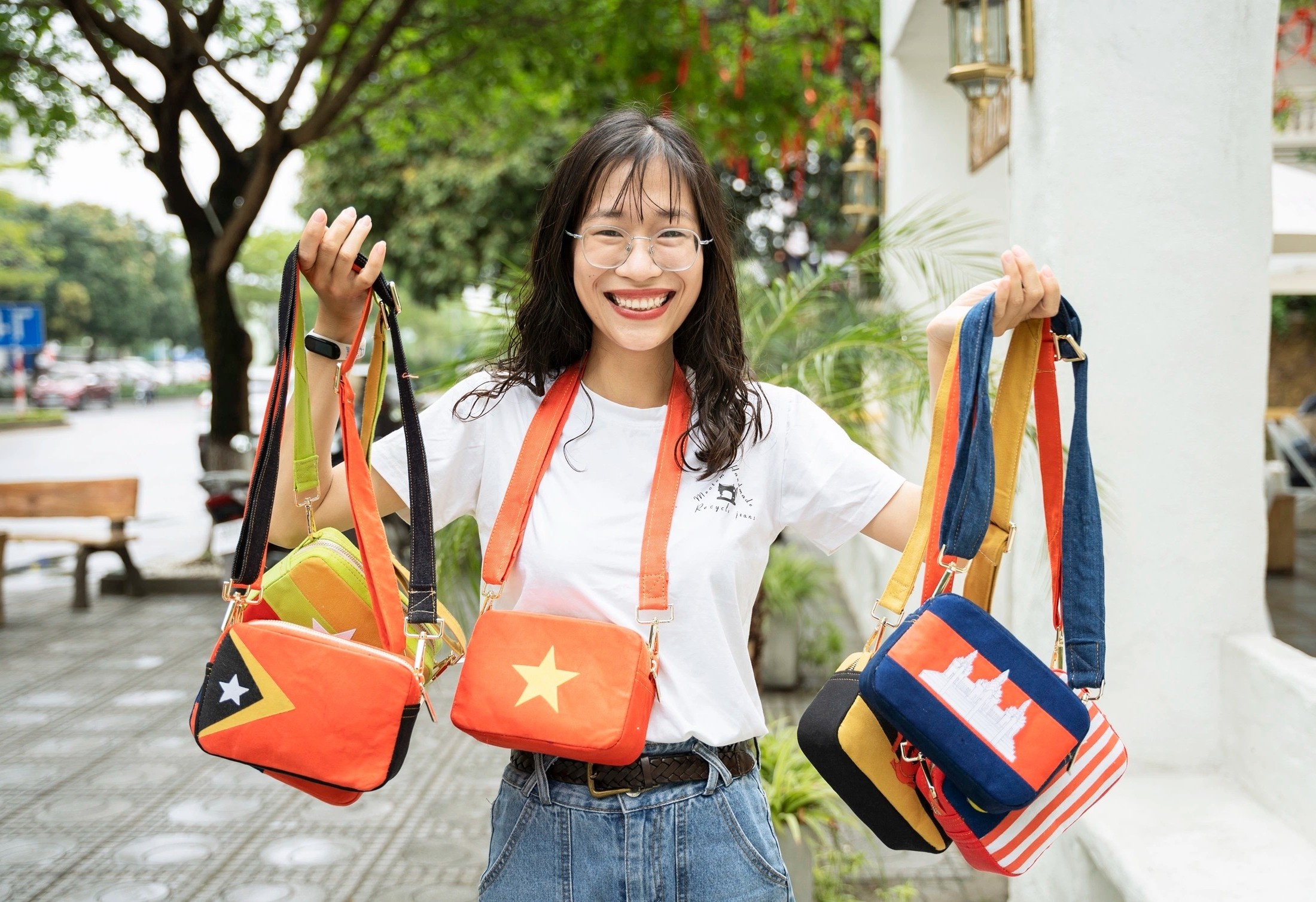 Tai che quan jean, may tui hoa tiet la co de co vu SEA Games hinh anh