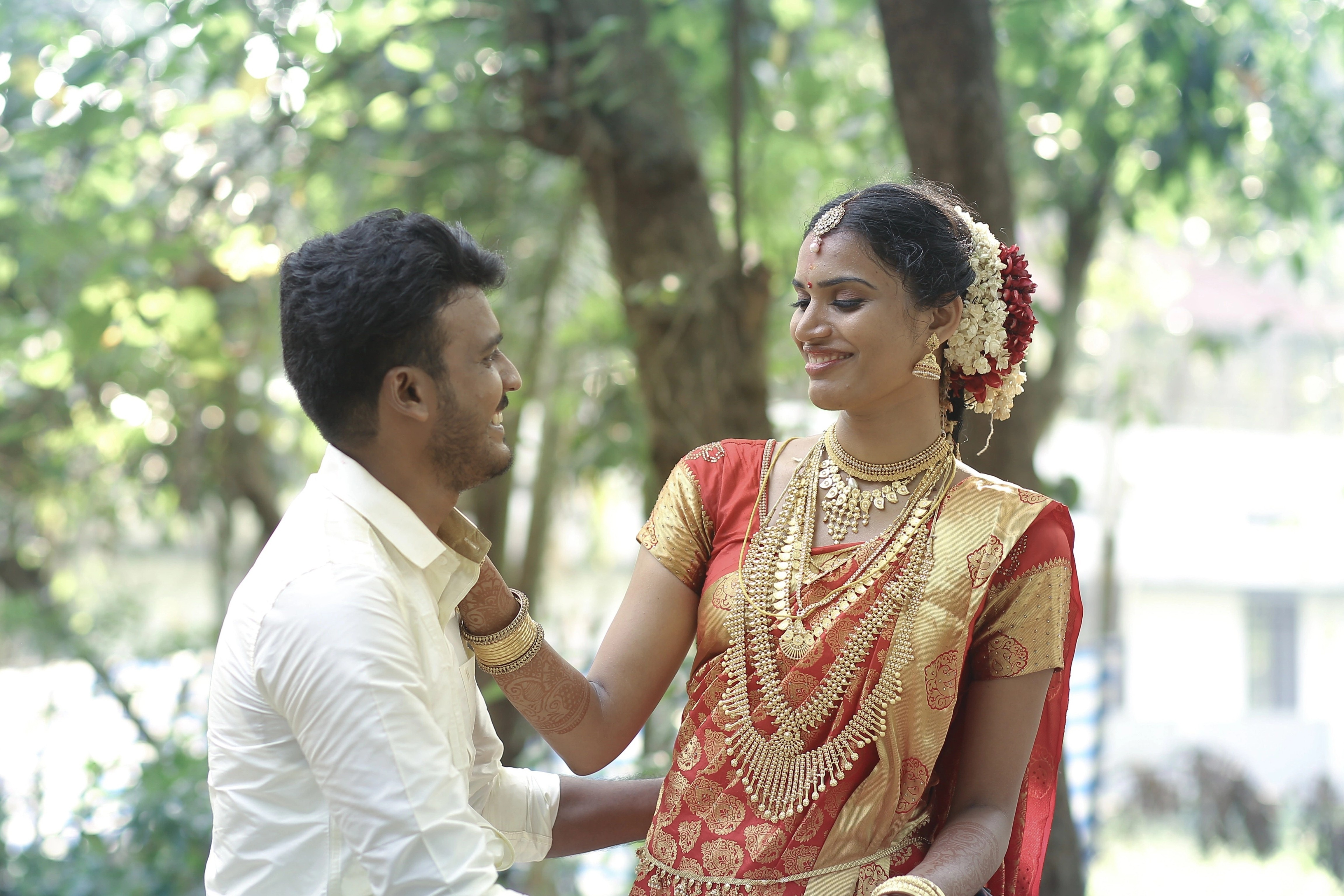 Chu re An Do mai tiec tung, co dau cuoi nguoi khac hinh anh