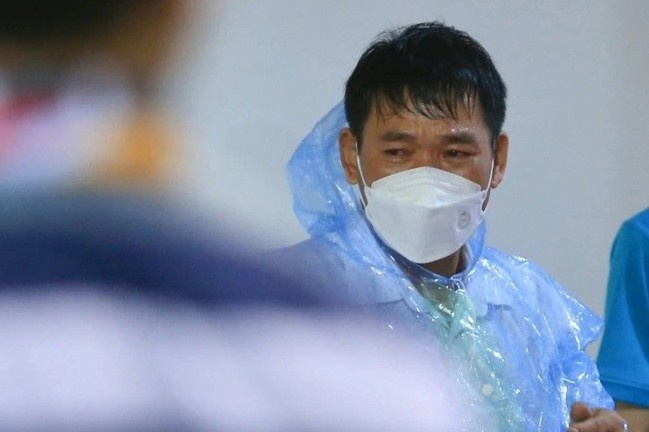 Cha cua cau thu Le Van Xuan: 'Toi khoc vi xot con dinh chan thuong' hinh anh