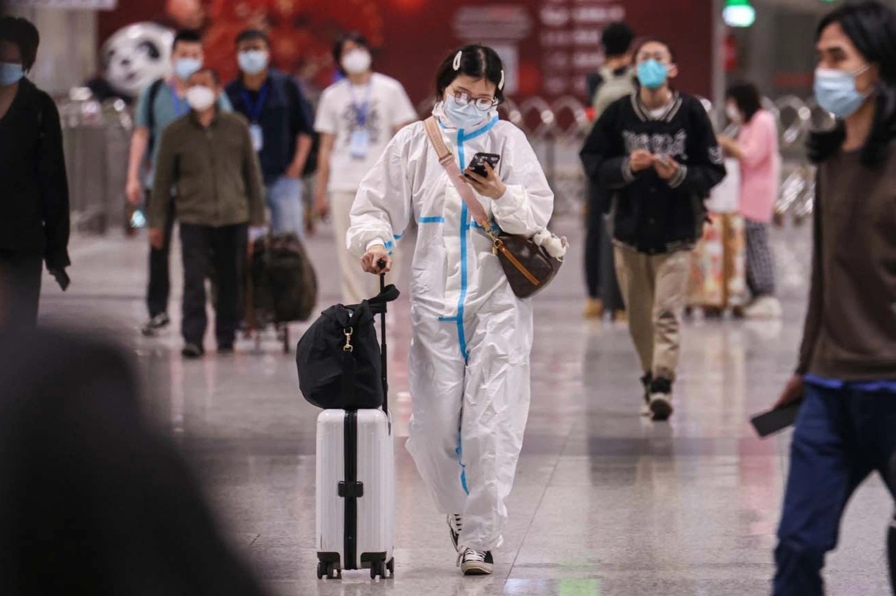 Sinh vien bo chay khoi Thuong Hai hinh anh