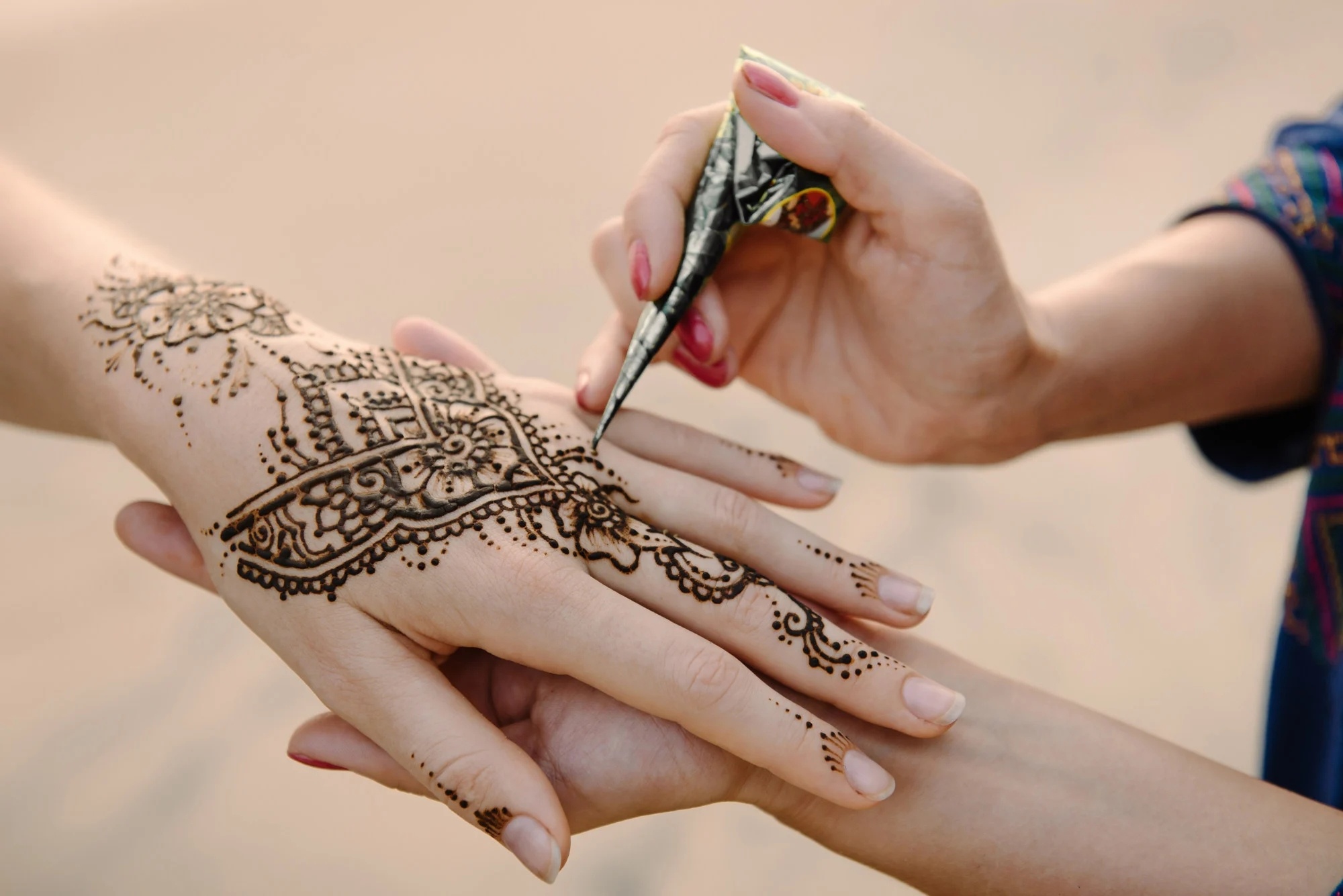 vẽ tàn nhang bằng henna ảnh 4 ve tan nhang bang henna anh 4