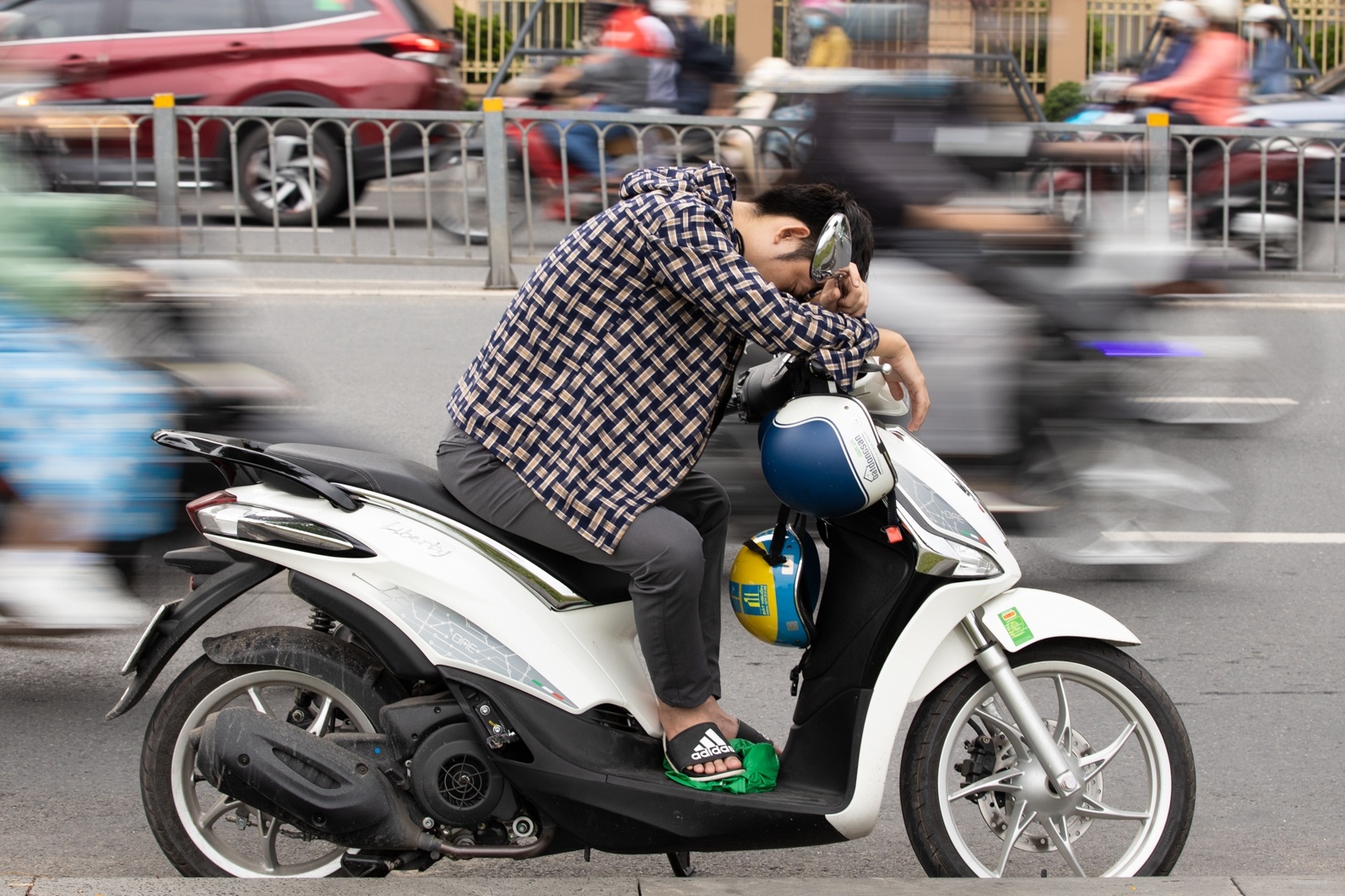Kiet suc vi lam nhieu cong viec cung luc hinh anh