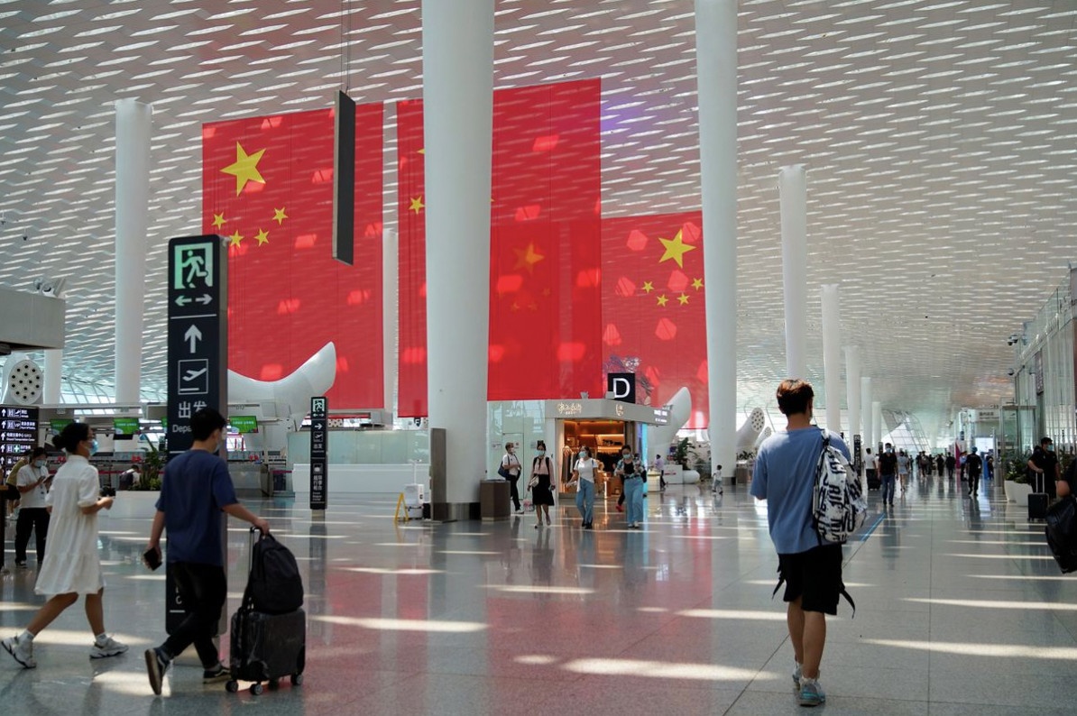 chị em sinh đôi dùng chung hộ chiếu ảnh 1 chi em sinh doi dung chung ho chieu anh 1