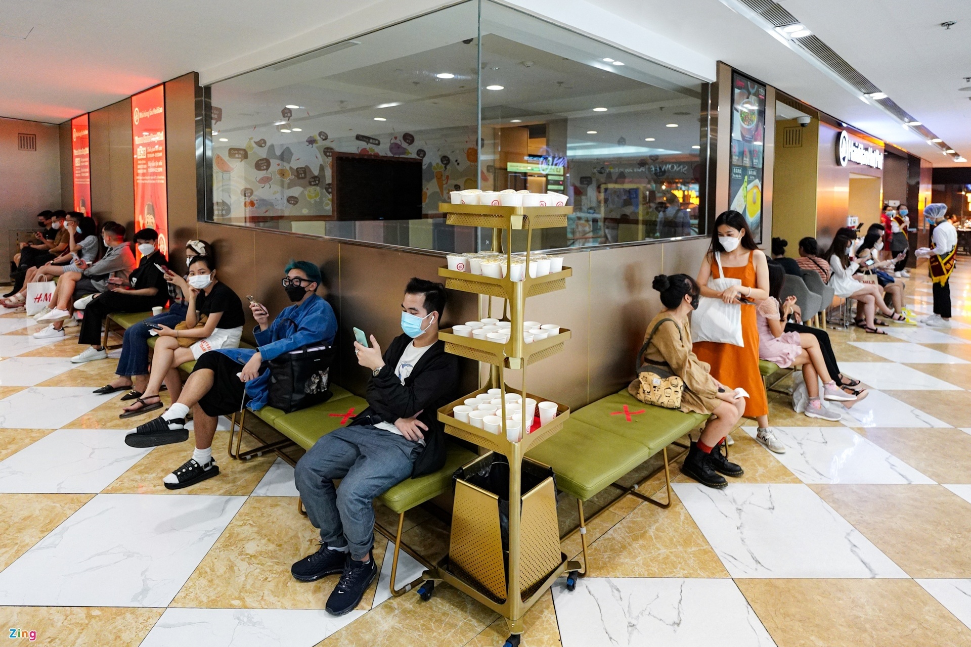 nguoi tre an lau dem anh 1