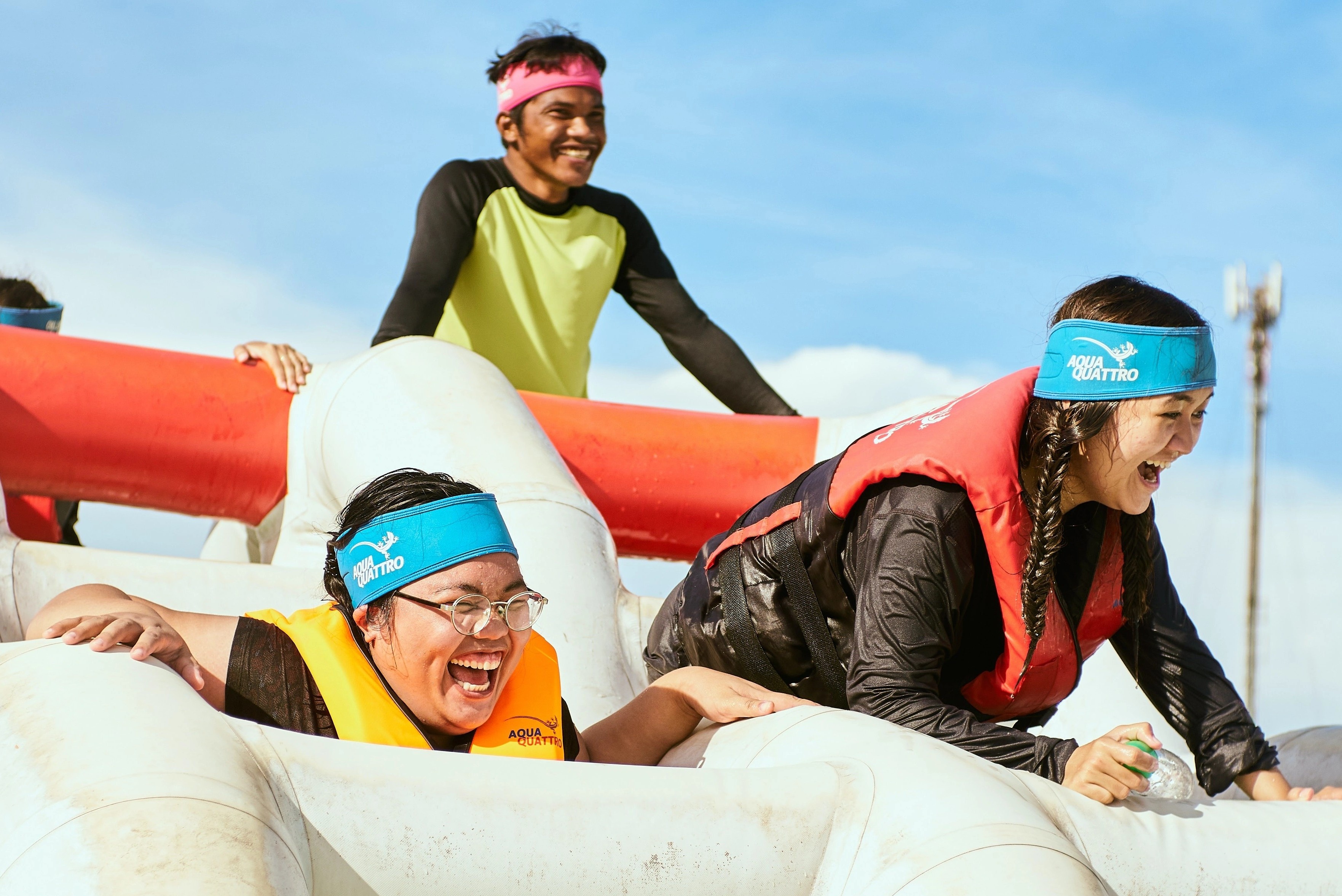 Nhieu nhan vien khong dam tu choi choi team building nhay cam hinh anh