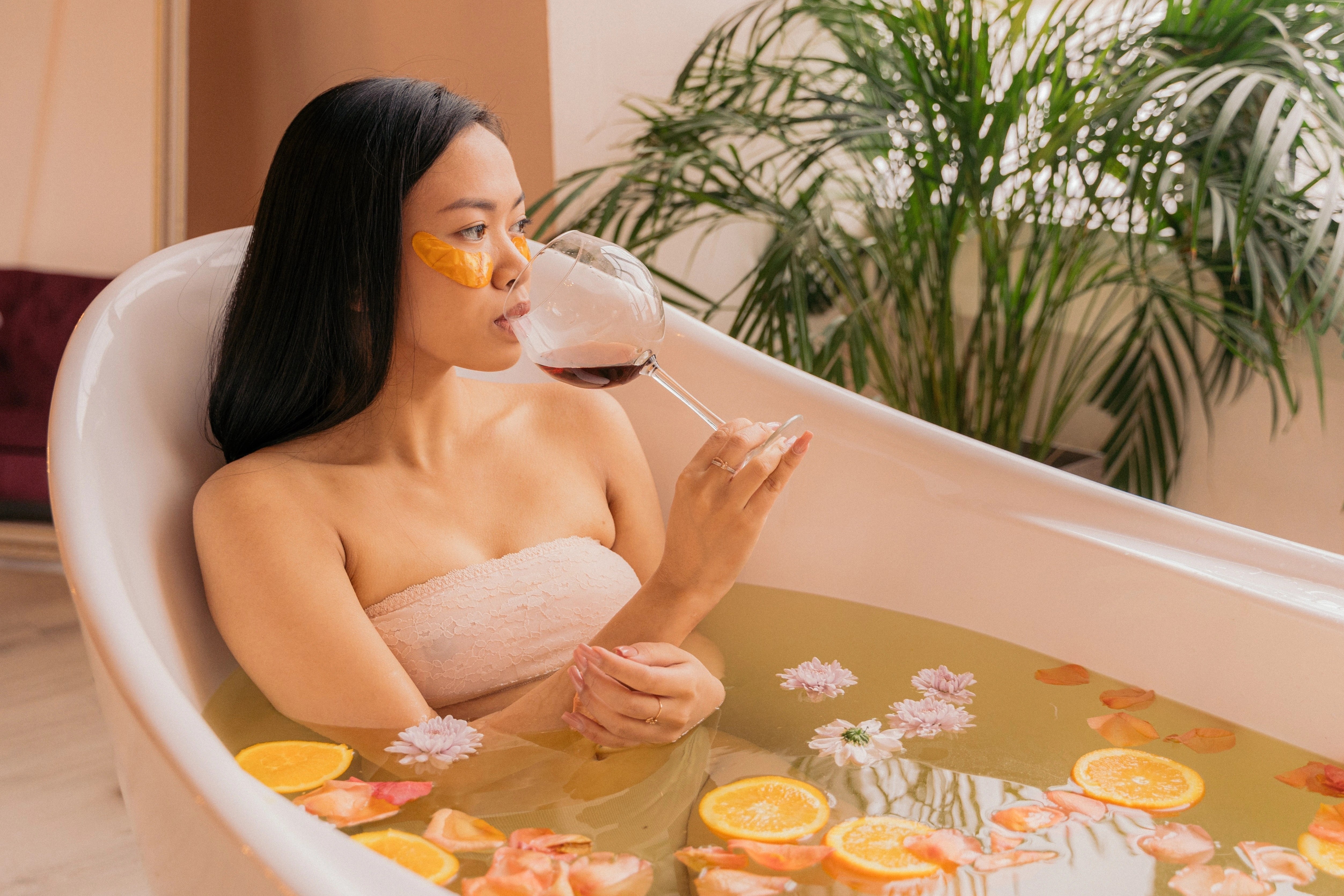 Chi tien vao spa, goi dau de giai toa ap luc cong viec hinh anh