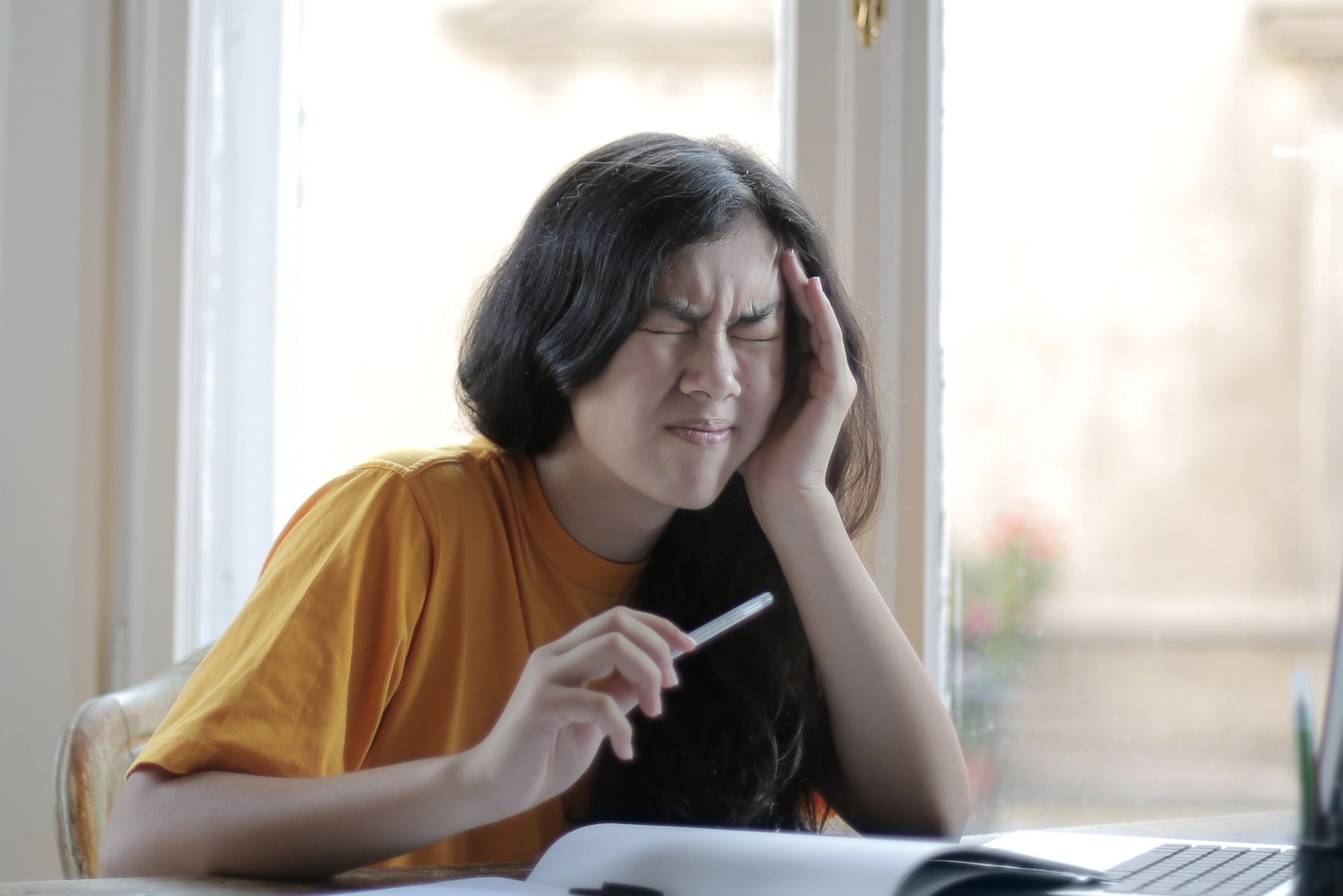 Doi pho voi nhung nhan vien doc hai hinh anh