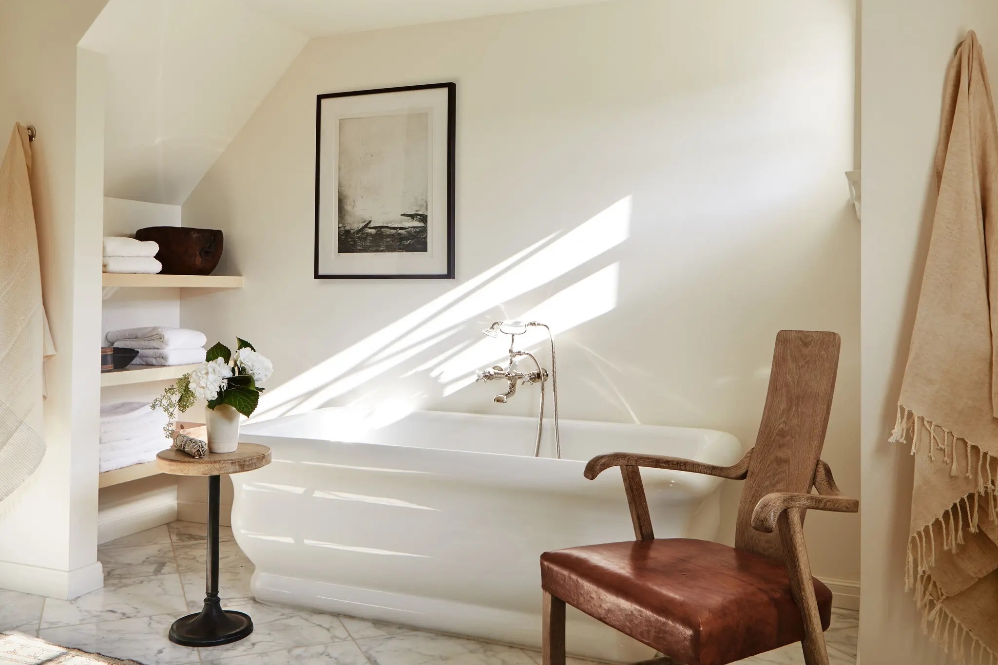 Phong tam bua bon lam hong tam trang hinh anh