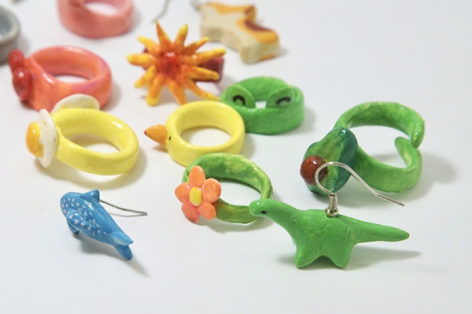 Lam trang suc bang dat set tu kho o nha hinh anh