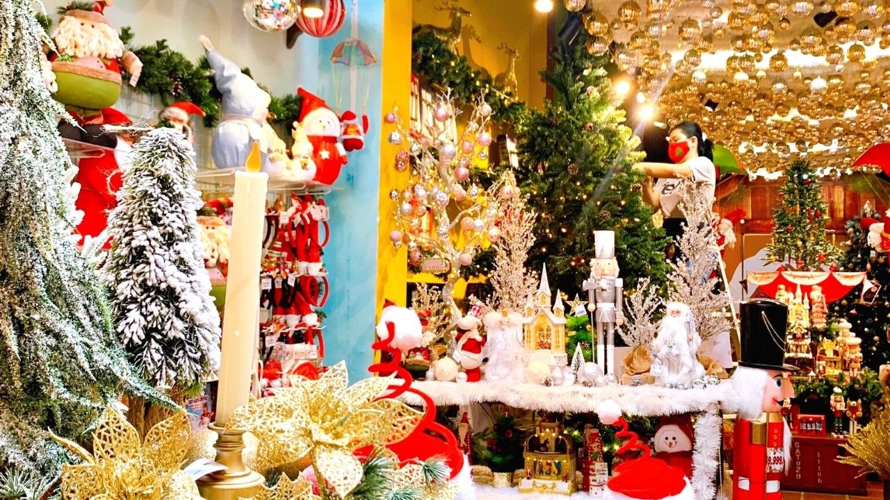 3 dia chi mua do trang tri Giang sinh o Thao Dien hinh anh